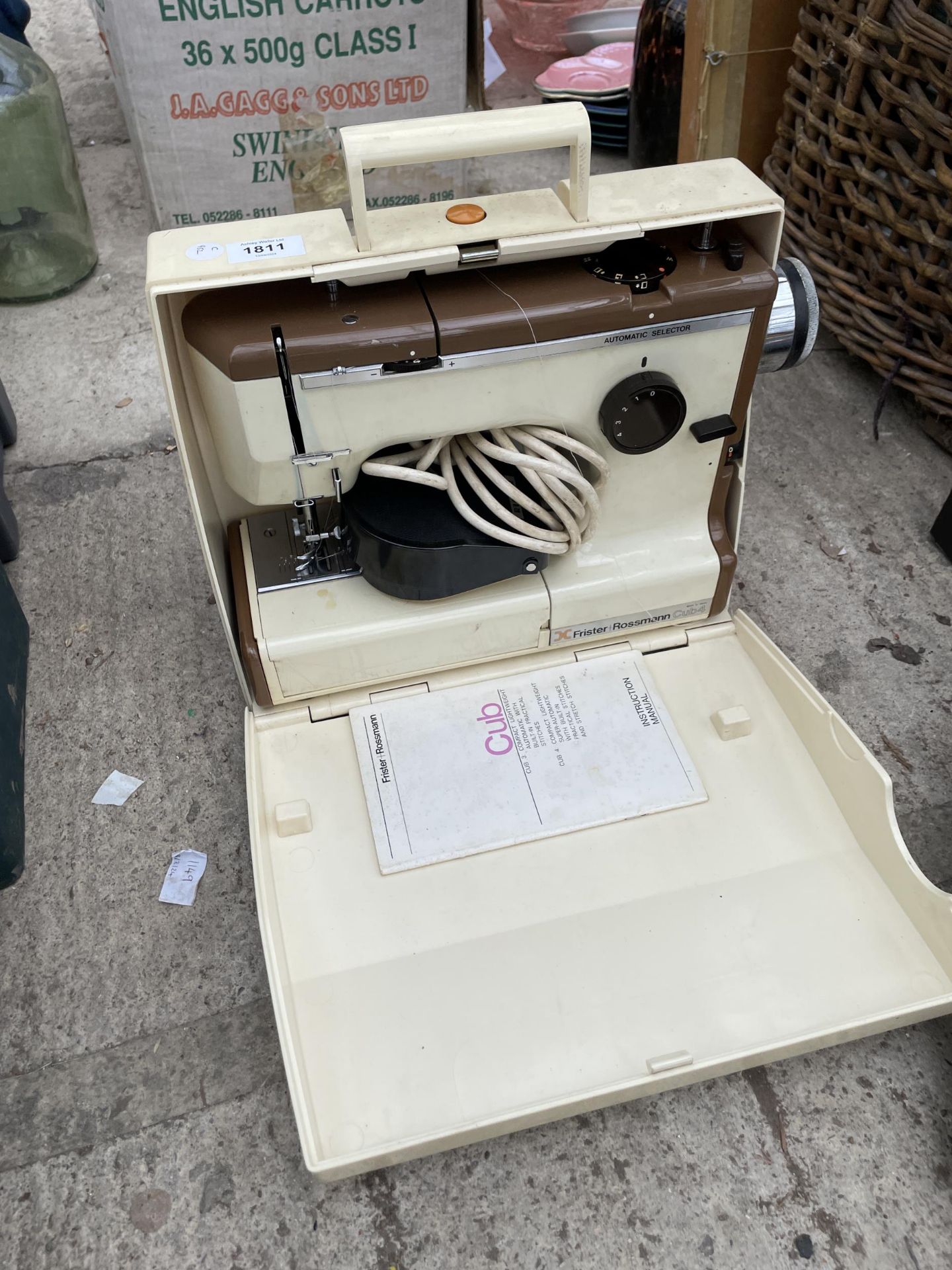 AN ELECTRIC FRISTER ROSSMAN SEWING MACHINE WITH FOOT PEDAL AND CARRY CASE