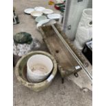 AN ASSORTMENT OF CONCRETE GARDEN ITEMS TO INCLUDE A TROUGH PLANTER AND A FROG ETC