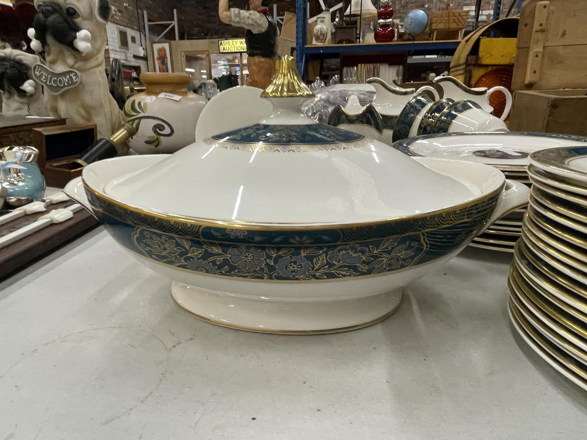 A QUANTITY OF ROYAL DOULTON 'CARLYLE' DINNERWARE TO INCLUDE A SERVING TUREEN, SAUCE BOAT AND SAUCER, - Image 6 of 6