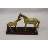 A BRASS HORSE AND FOAL ON WOODEN PLINTH