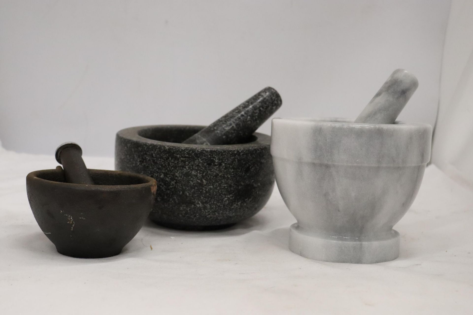THREE HEAVY PESTLE AND MORTARS TO INCLUDE TWO MARBLE AND A CAST ONE - Image 2 of 7