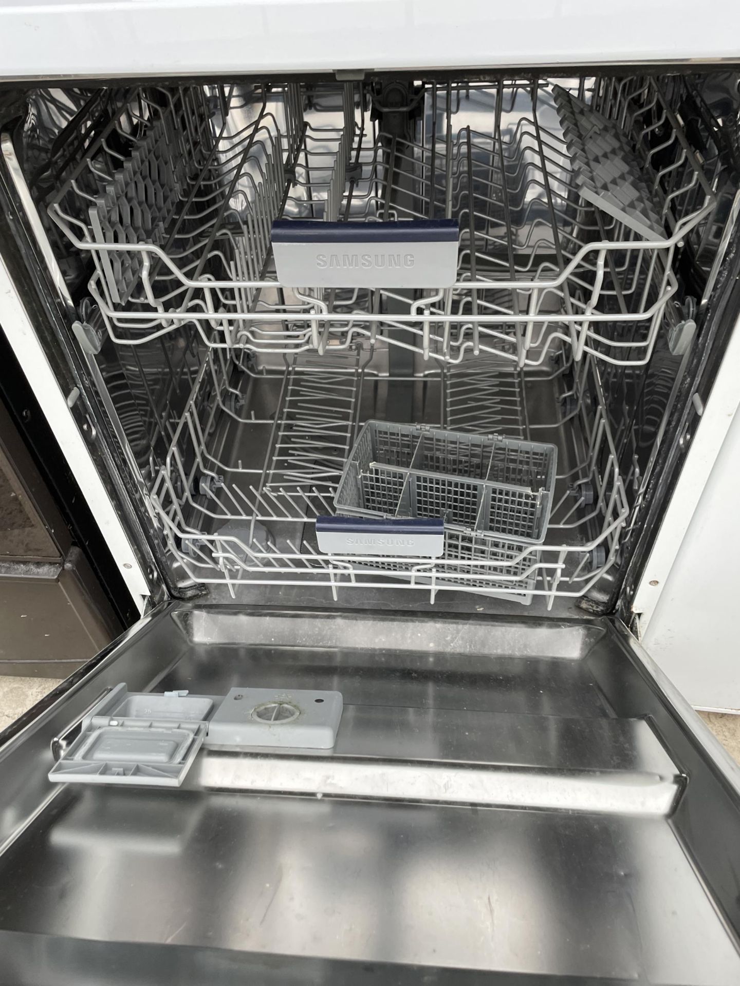 A WHITE SAMSUNG DISHWASHER - Image 2 of 2