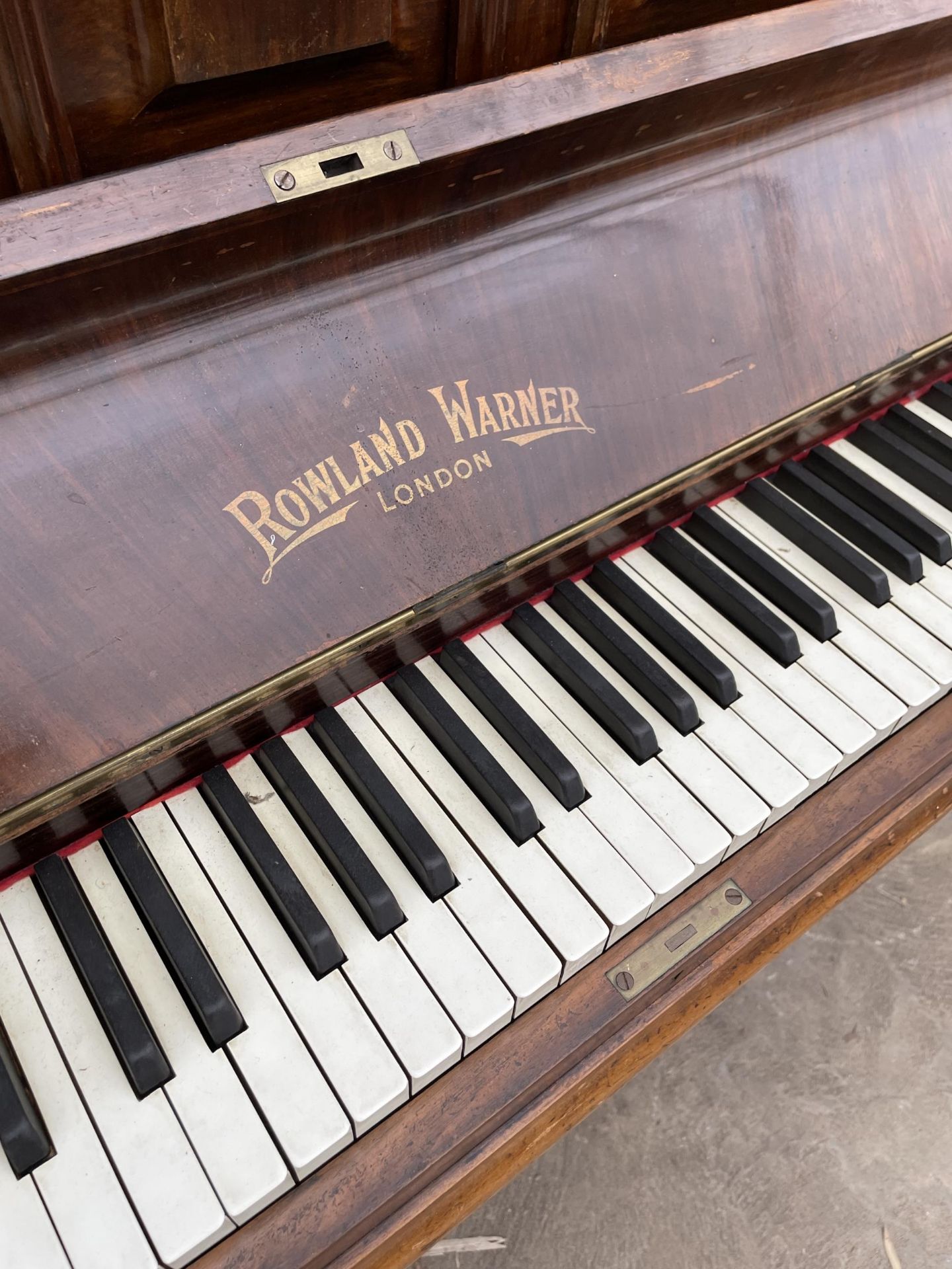 A ROLAND WARNER (LONDON) UPRIGHT PIANO - Image 3 of 4