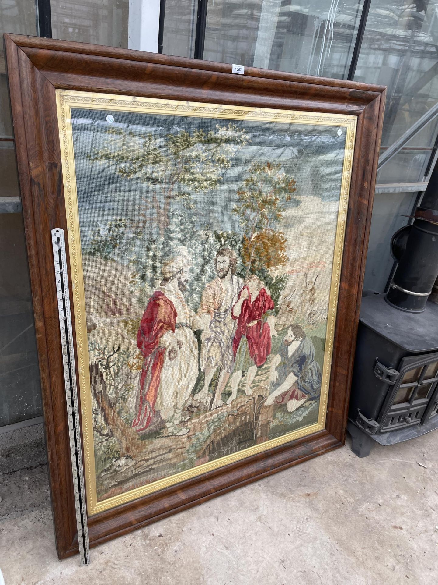 A LARGE WOODEN FRAMED TAPESTRY OF A RELIGIOUS SCENE (142CM x 119CM) - Image 2 of 8