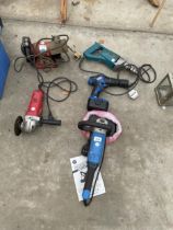 AN ASSORTMENT OF POWER TOOLS TO INCLUDE A SEALEY BENCH GRINDER, AN ANGLE GRINDER AND A CAR