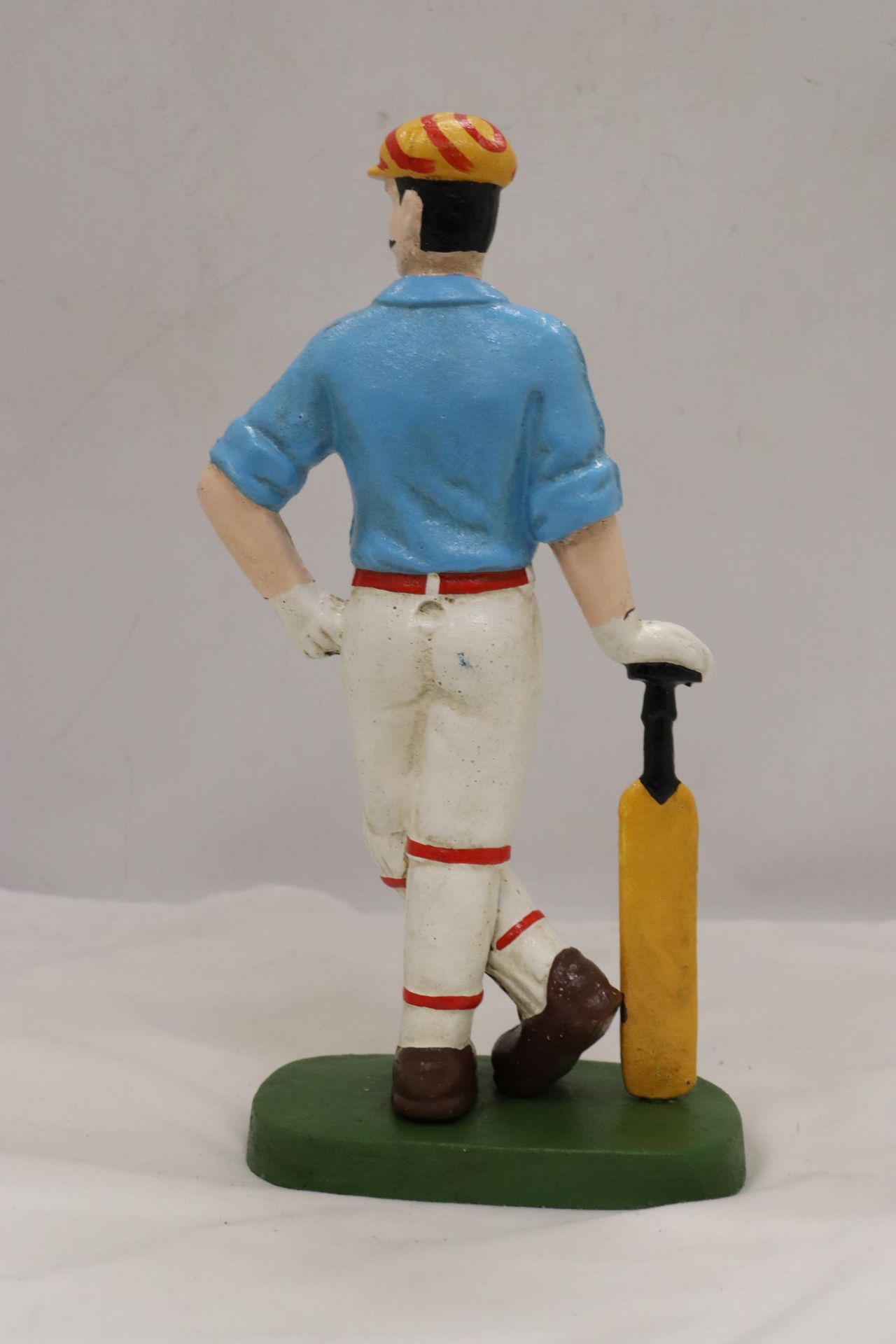 A VERY HEAVY SOLID CAST VICTORIAN CRICKETER DOORSTOP, HEIGHT 32CM - Image 3 of 5