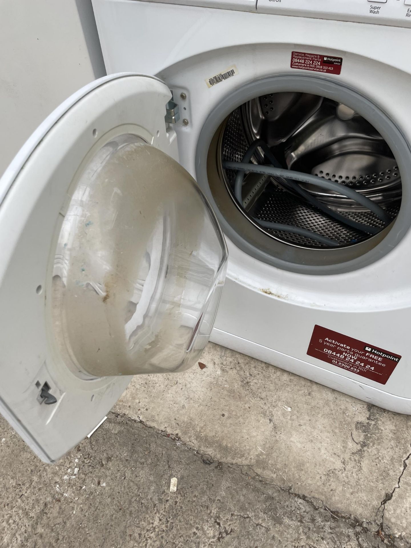 A WHITE HOTPOINT 7KG WASHING MACHINE BELIEVED IN WORKING ORDER BUT NO WARRANTY - Image 2 of 2