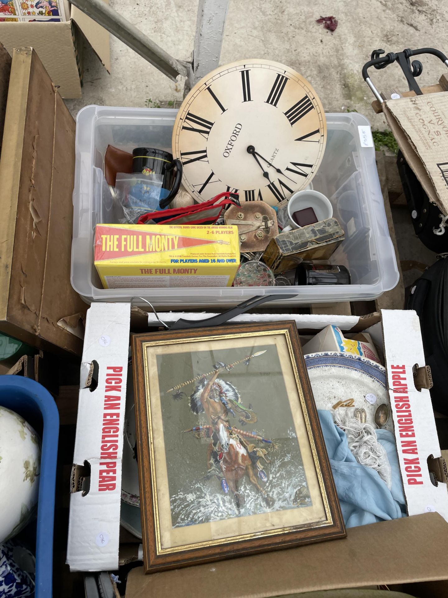 AN ASSORTMENT OF HOUSEHOLD CLEARANCE ITEMS - Image 3 of 7