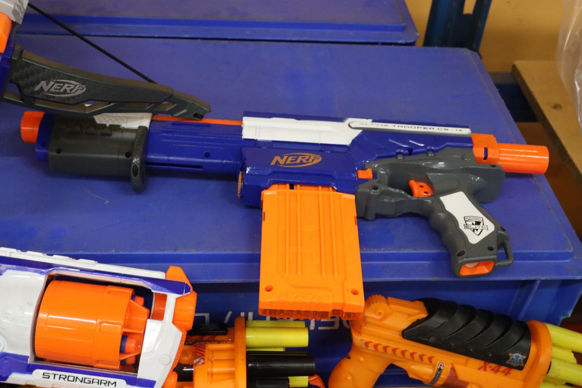 A QUANTITY OF NERF GUNS - 15 IN TOTAL - Bild 2 aus 7