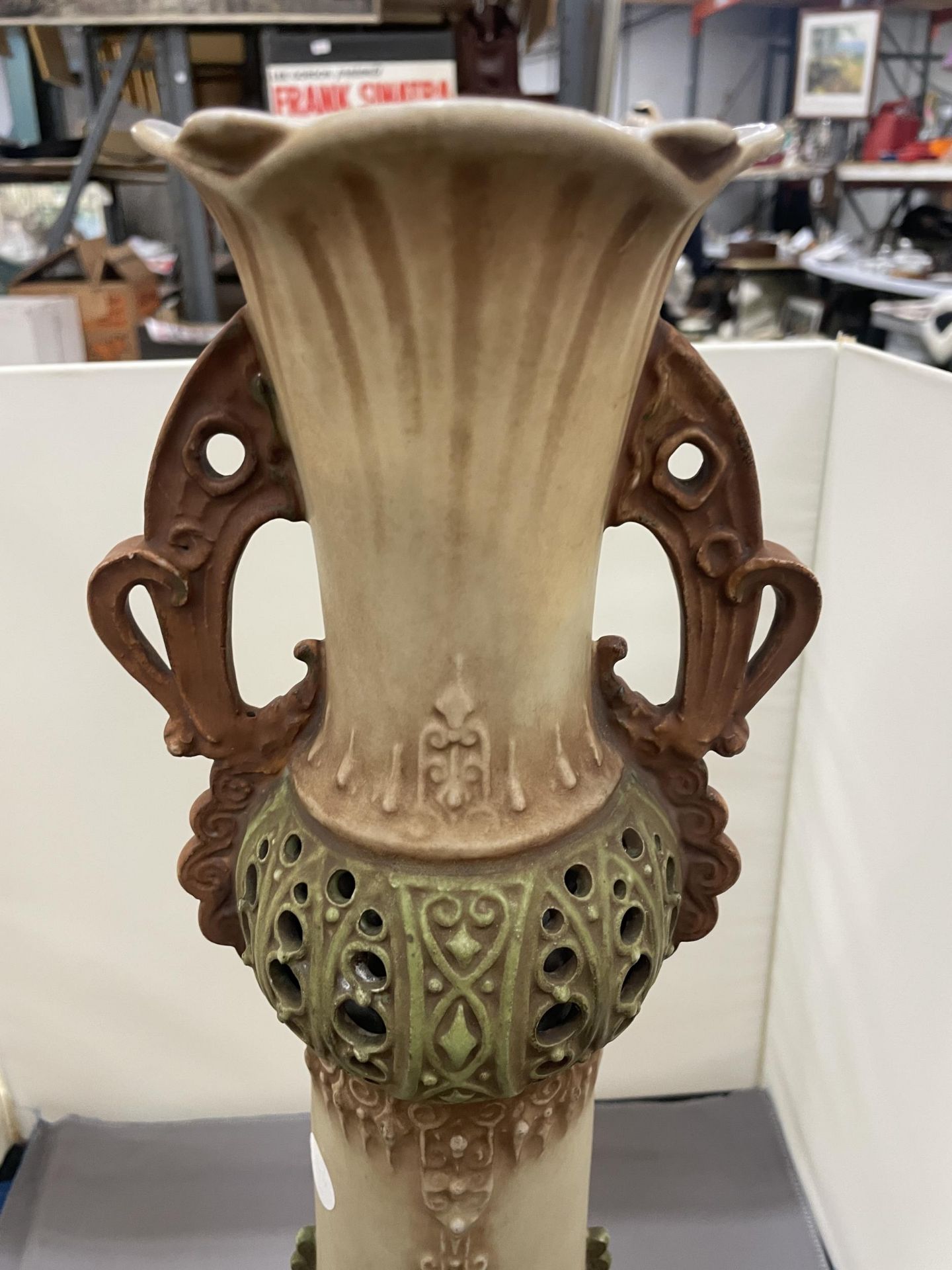 AN ANFORA LARGE ART NOUVEAU VASE, HEIGHT 46CM - Image 2 of 4