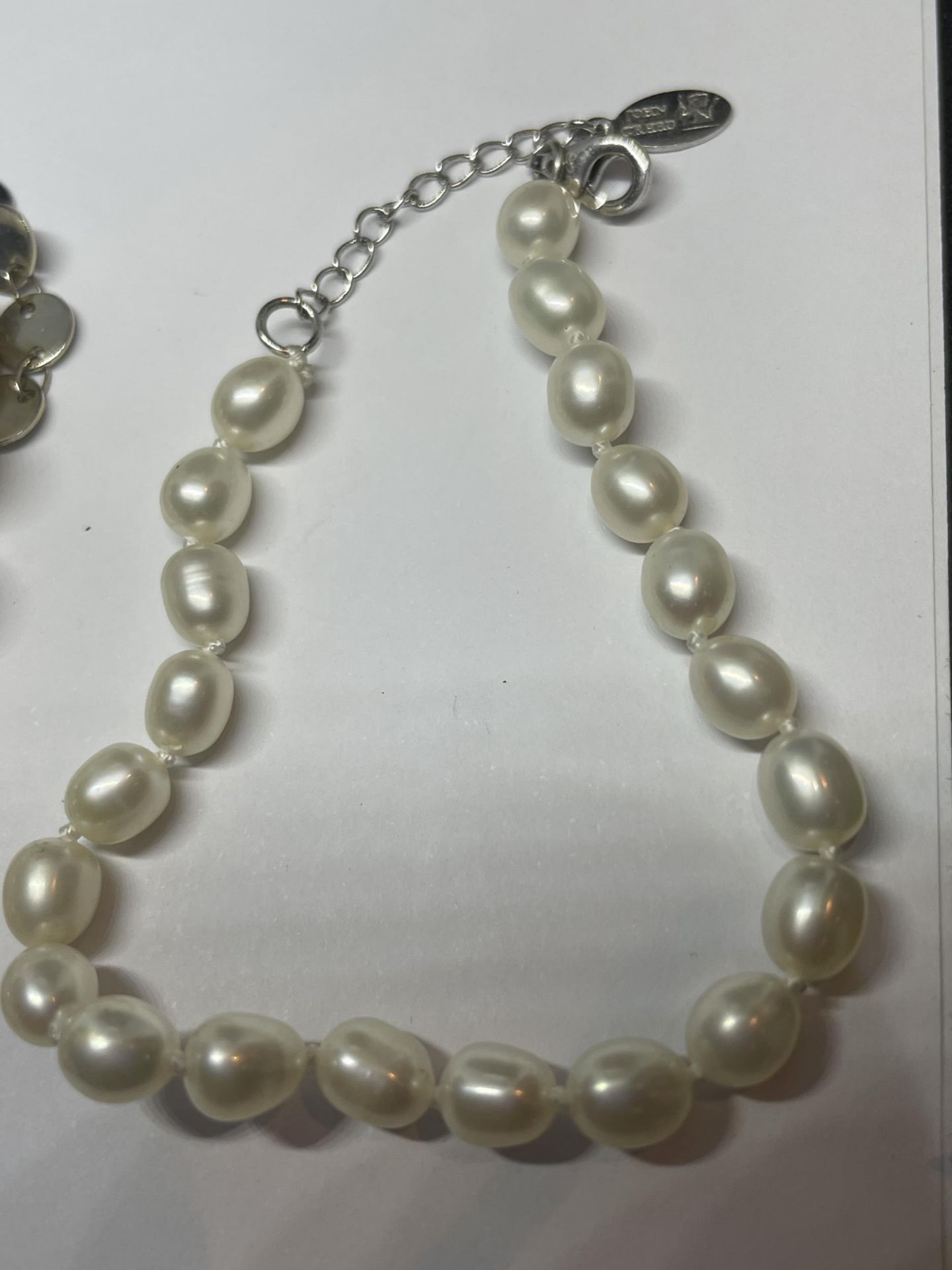 A ROSANTICA MILANO FRESH WATER PEARLS NECKLACE AND THREE BRACELETS - Image 7 of 7