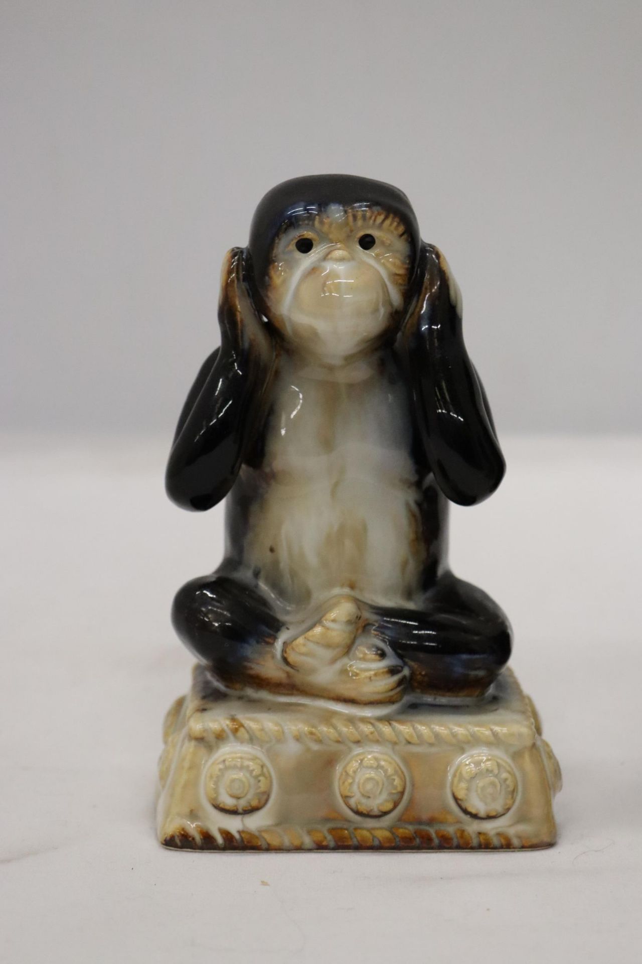 THREE CERAMIC, SEE NO EVIL, HEAR NO EVIL AND SPEAK NO EVIL MONKEYS, HEIGHT 14CM - Image 6 of 7