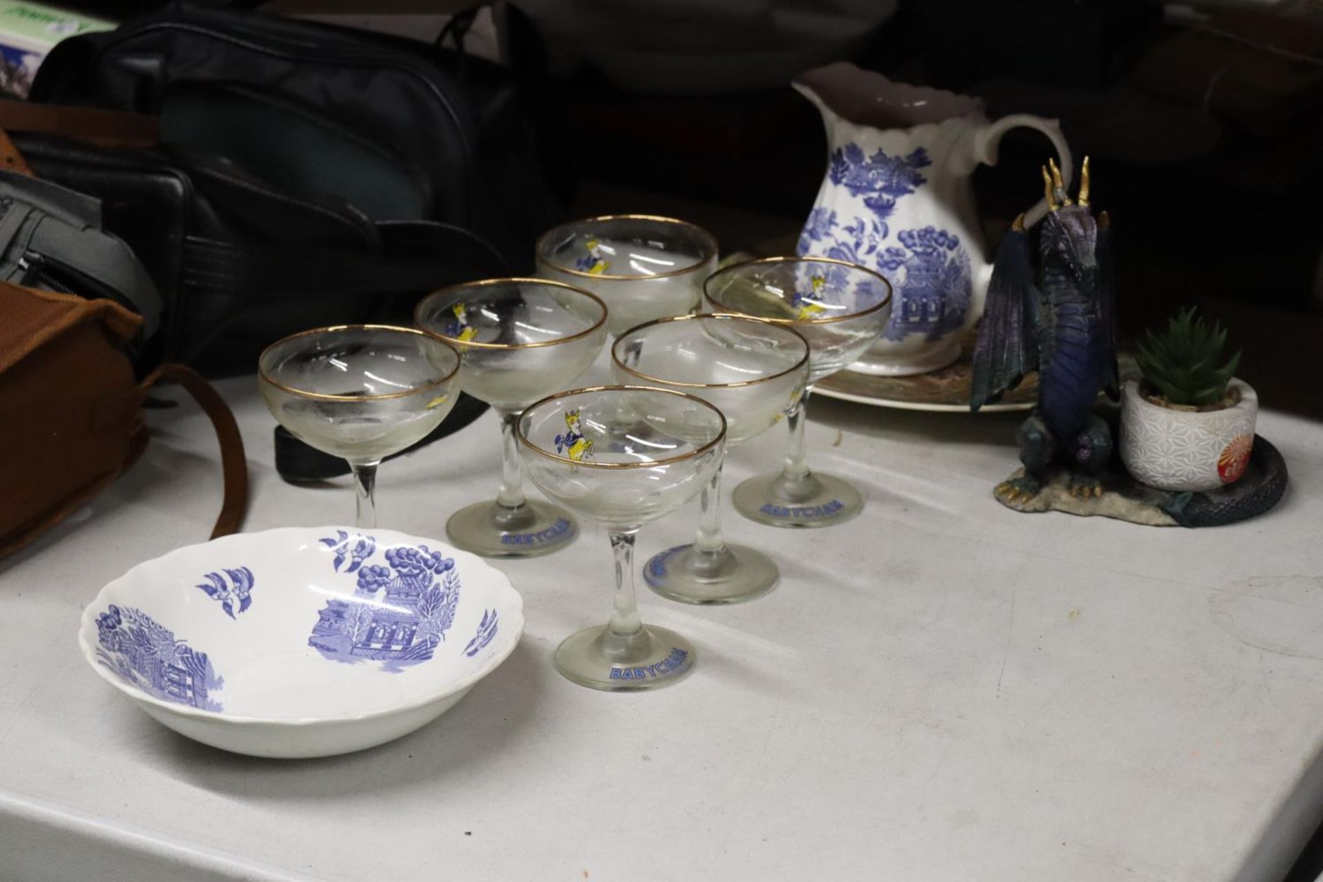 A MIXED LOT TO INCLUDE SIX BABYCHAM GLASSES, RESIN DRAGON, ROYAL DOULTON PLATE, ETC.,