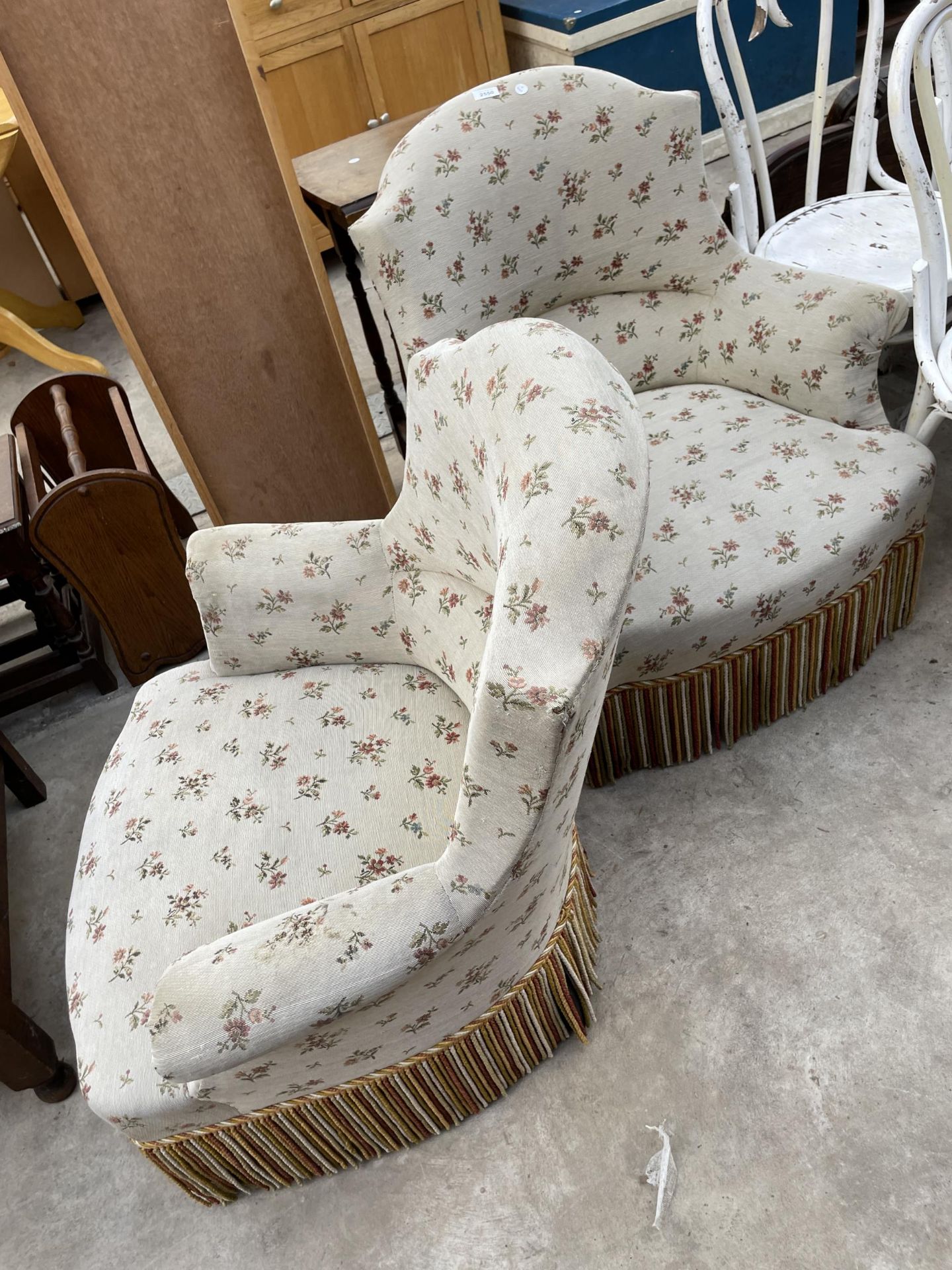 A PAIR OF LATE VICTORIAN SPRUNG AND UPHOLSTERED EASY CHAIRS - Image 4 of 4