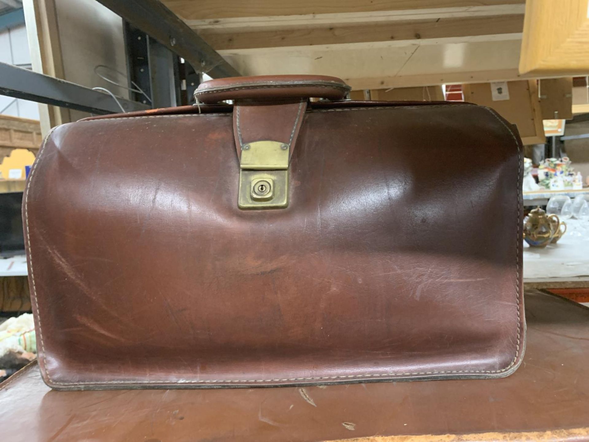 A VINTAGE LEATHER SUITCASE WITH A CANADIAN PACIFIC RAILWAY LABEL PLUS A VINTAGE LEATHER BRIEFCASE - Image 2 of 5