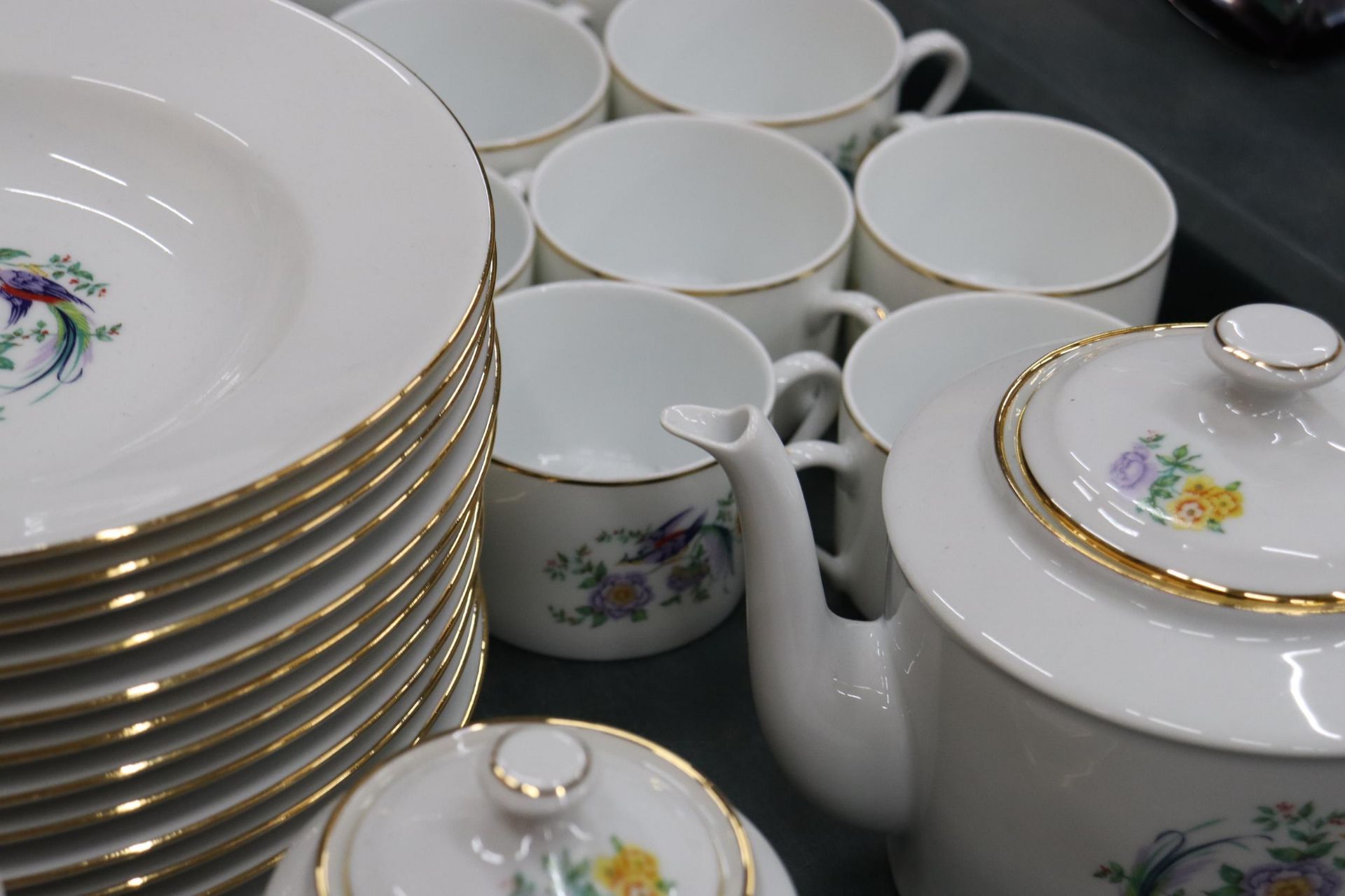 A LARGE LIMOGES DINNER SERVICE WITH BIRDS OF PARADISE DESIGN TO INCLUDE, VARIOUS SIZES OF PLATES, - Image 8 of 12