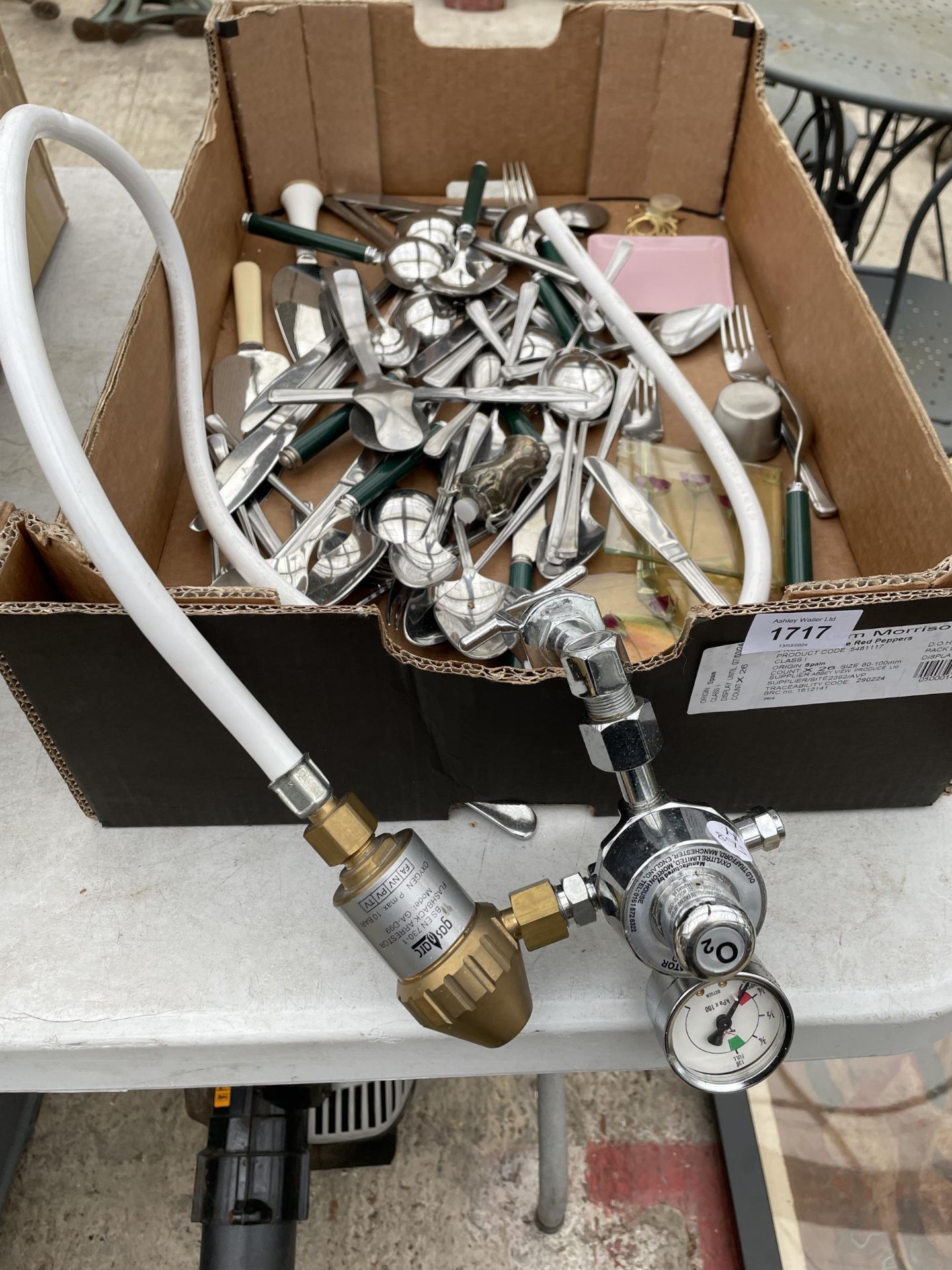 AN ASSORTMENT OF ITEMS TO INCLUDE AN OXYGEN REGULATOR AND FLATWARE ETC