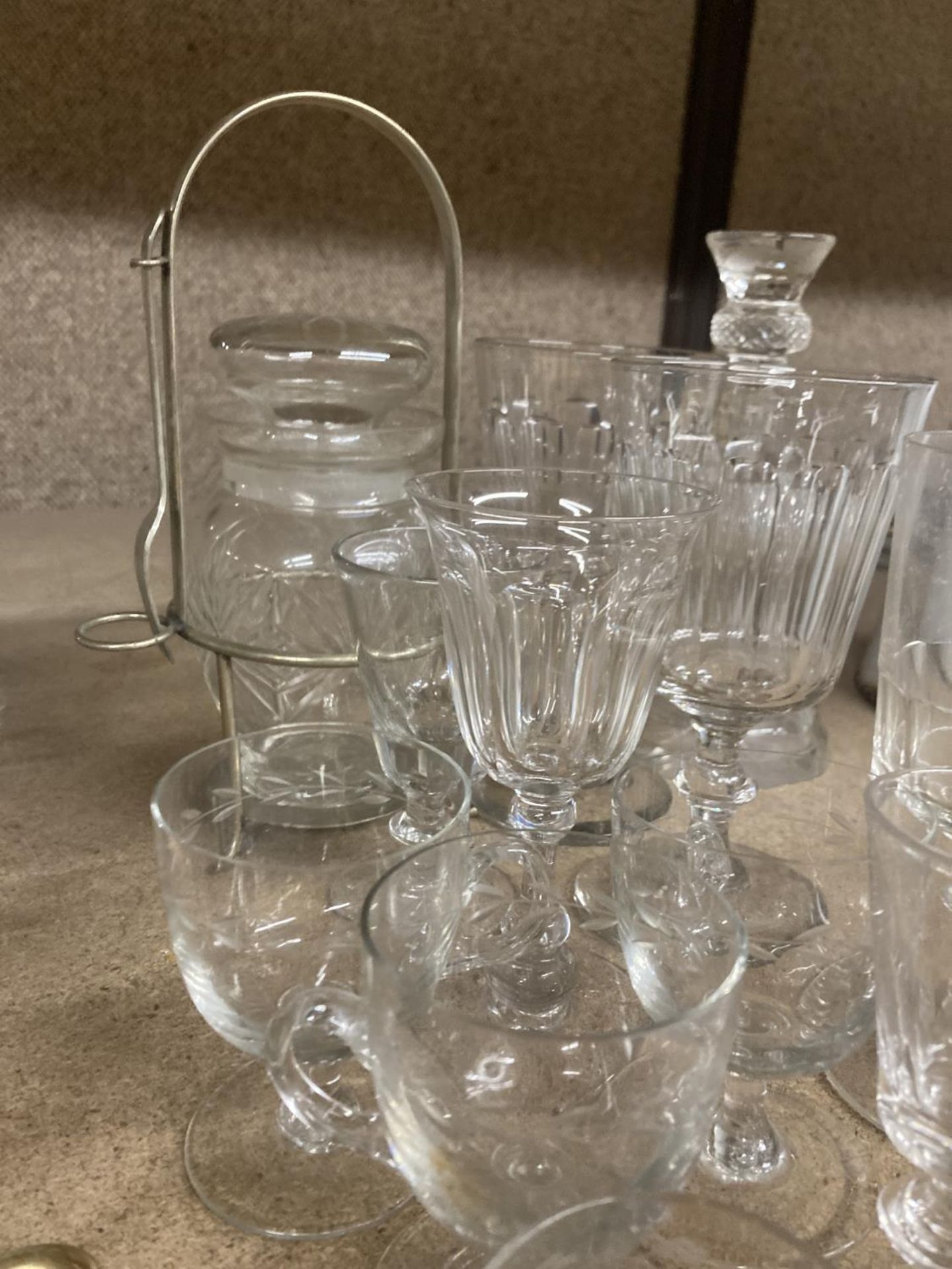 A QUANTITY OF GLASSWARE TO INC;LUDE A THISTLE DECANTER (A/F), GLASSES ETC - Image 4 of 4