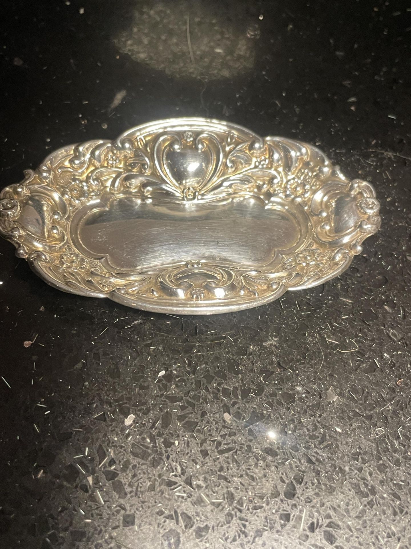 A DECORATIVE HALLMARKED BIRMINGHAM SILVER DISH