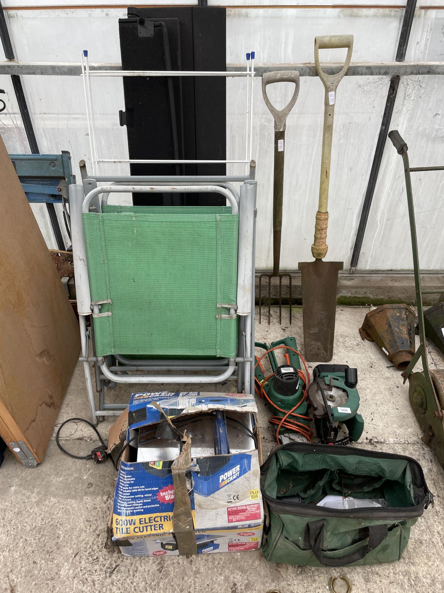 AN ASSORTMENT OF ITEMS TO INCLUDE GARDEN CHAIRS, AN ELECTRIC TILE CUTTER AND A SPADE ETC