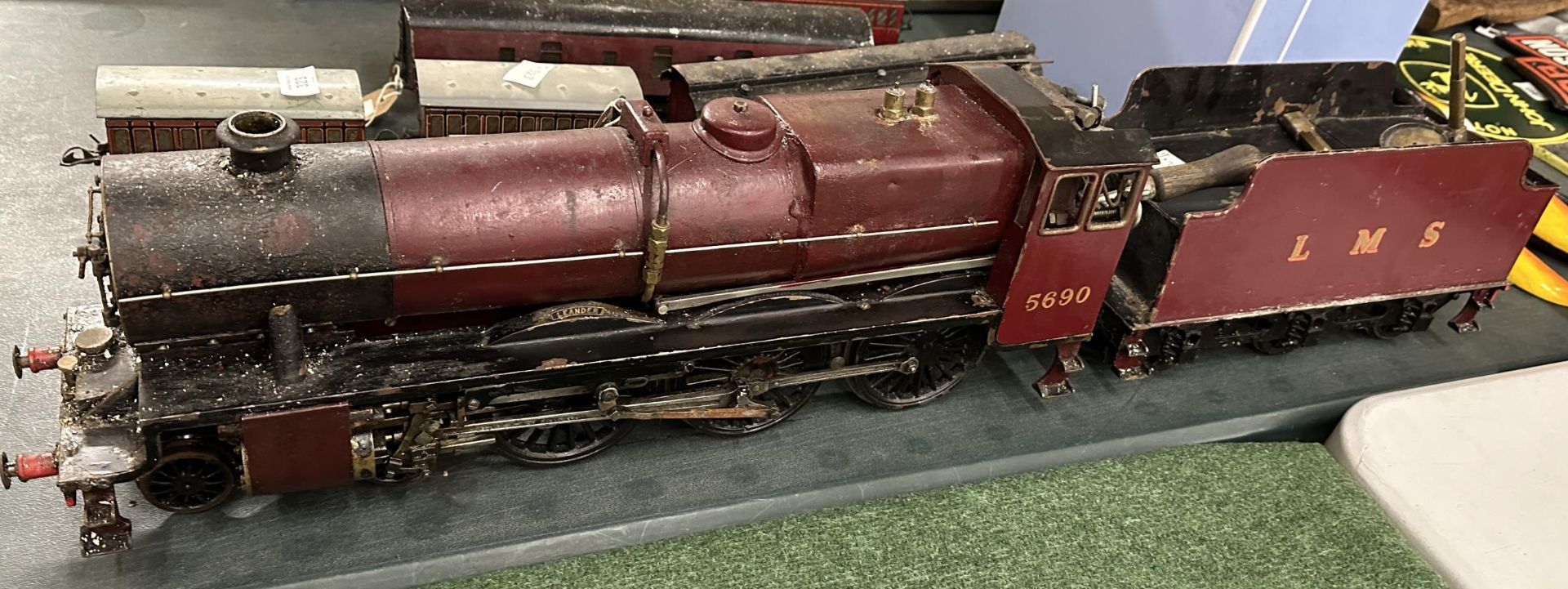 A SCRATCH BUILT LIVE STEAM 2.5" GAUGE 4-6-0 MODEL RAILWAY LOCOMOTIVE AND TENDER NUMBER 5690 IN