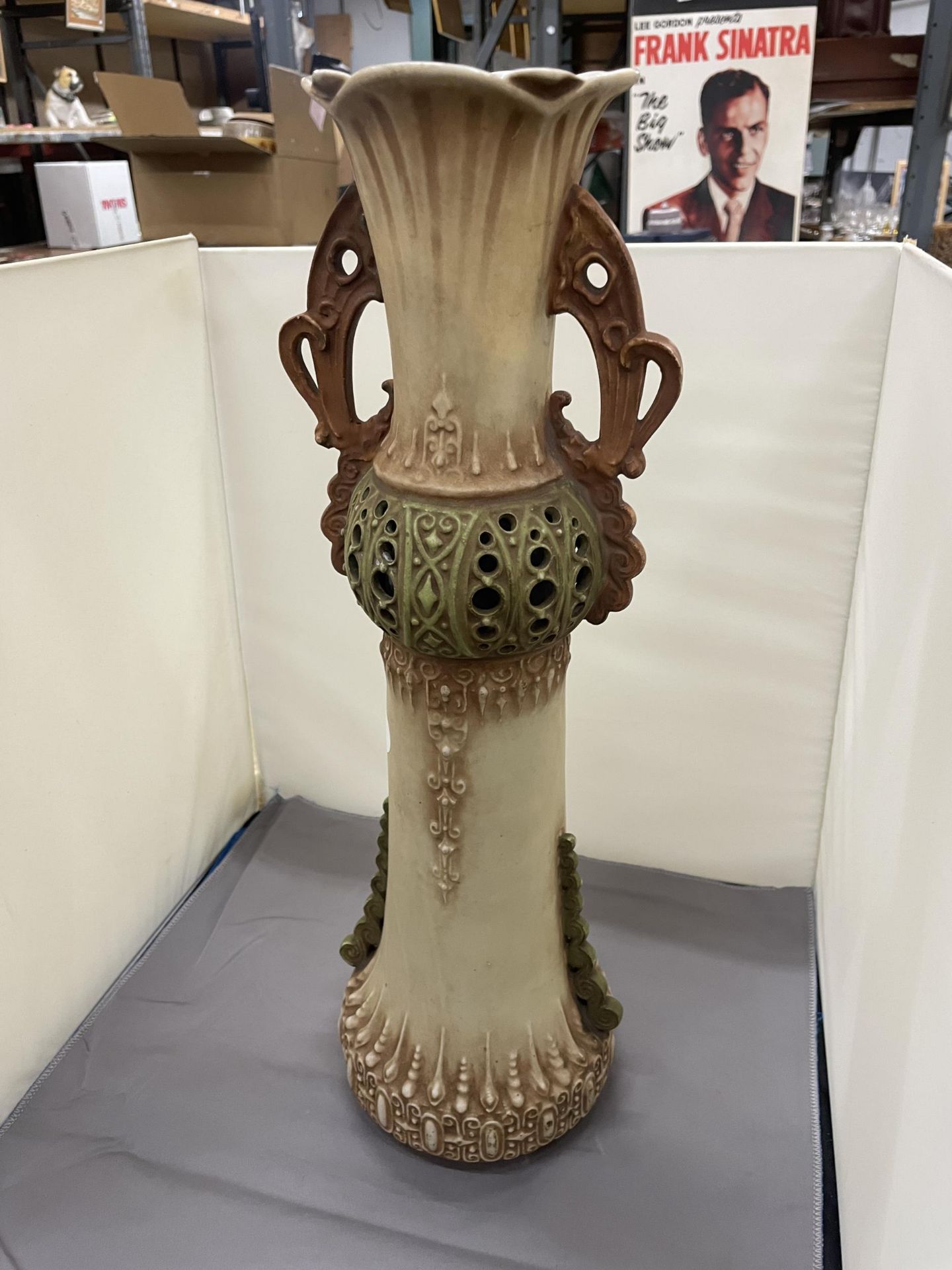 AN ANFORA LARGE ART NOUVEAU VASE, HEIGHT 46CM