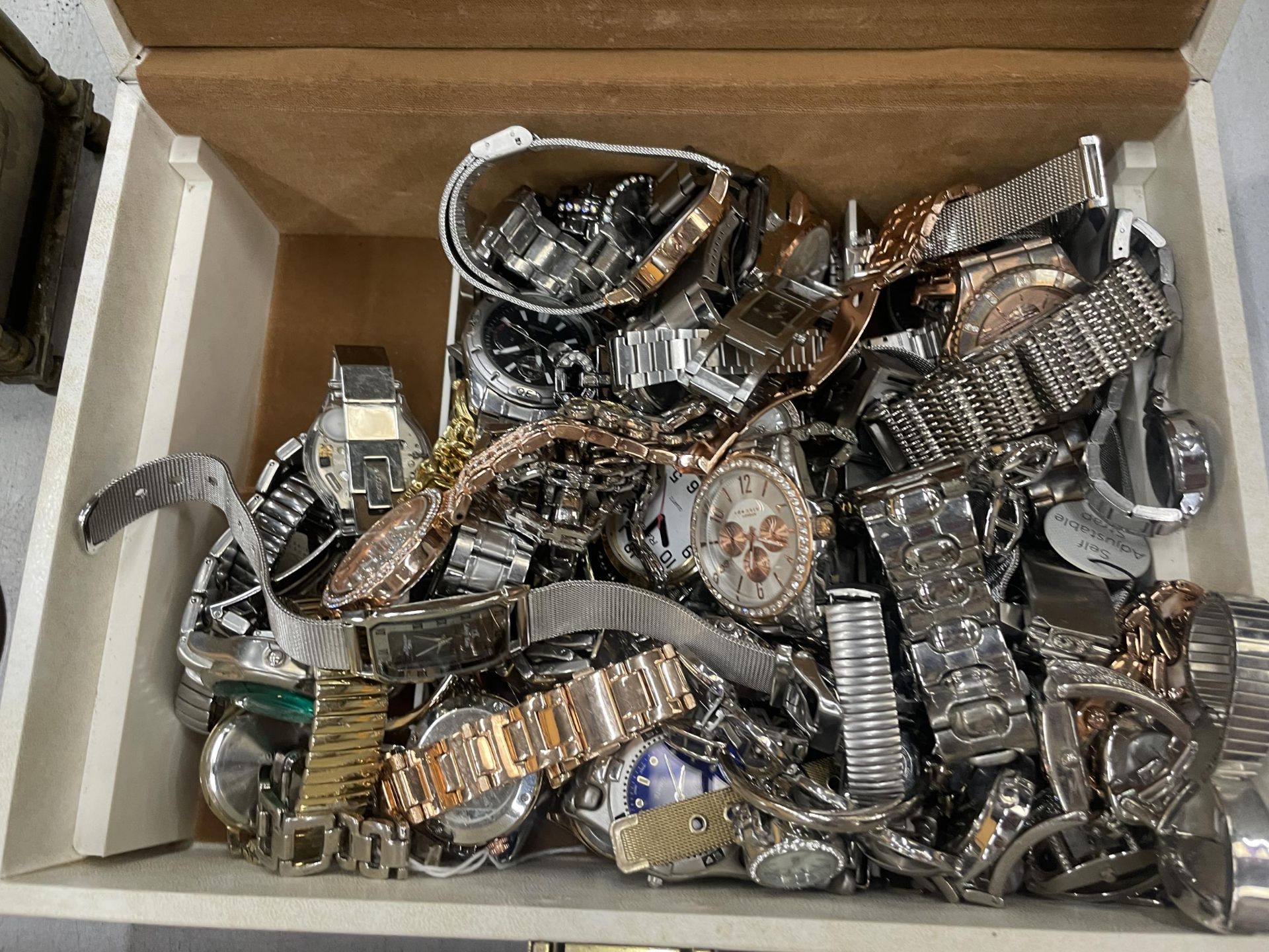 A LARGE QUANTITY OF METAL STRAPPED WATCHES WITH A JEWELLERY BOX - Image 2 of 2