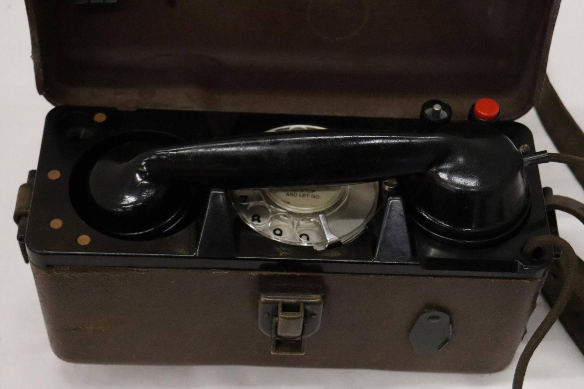 A WORLD WAR 11 MILITARY TELEPHONE IN A LEATHER CASE - Image 2 of 7