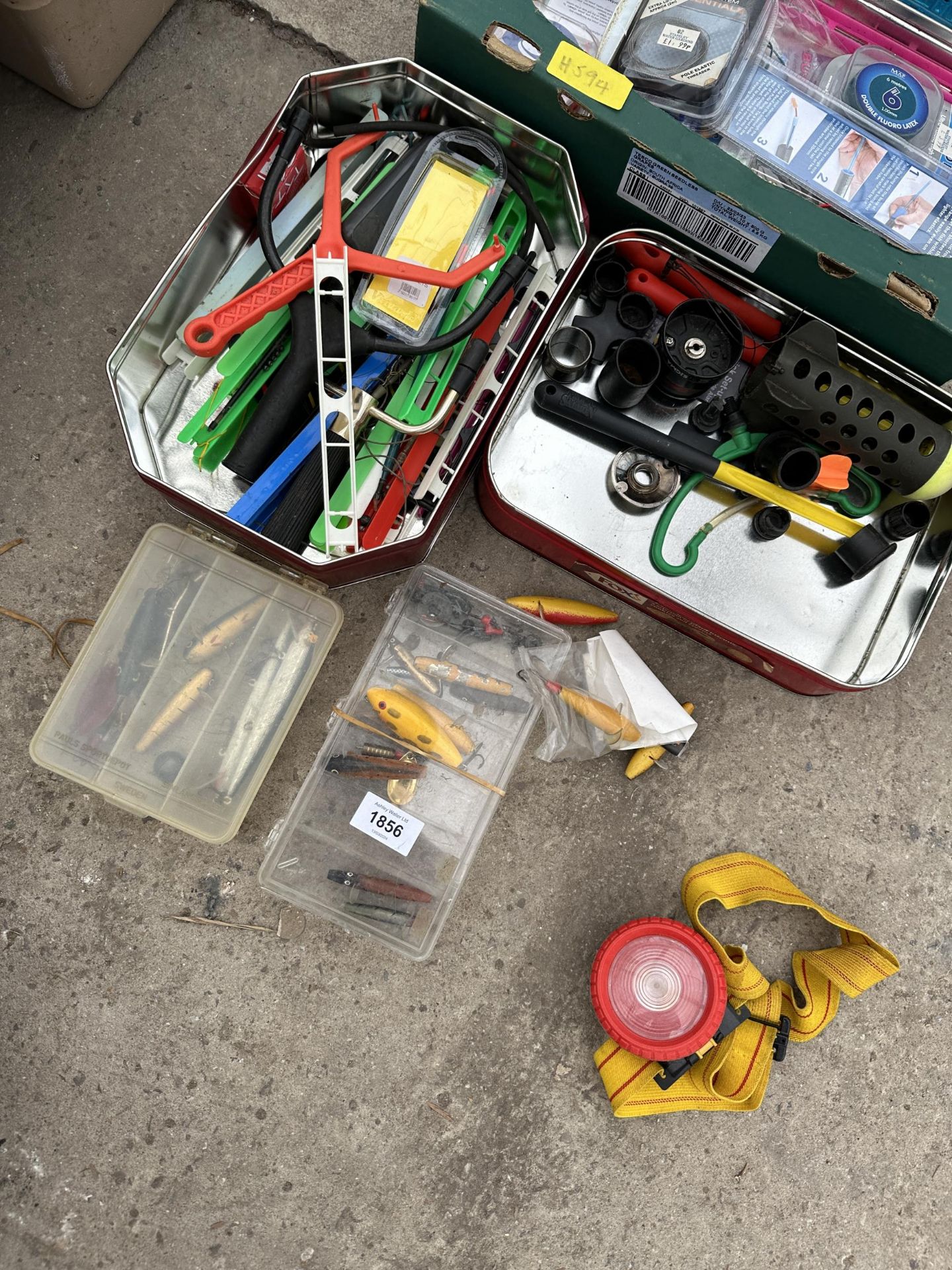 AN ASSORTMENT OF FISHING TACKLE TO INCLUDE LURES, FLOATS AND FEEDERS ETC - Image 3 of 3