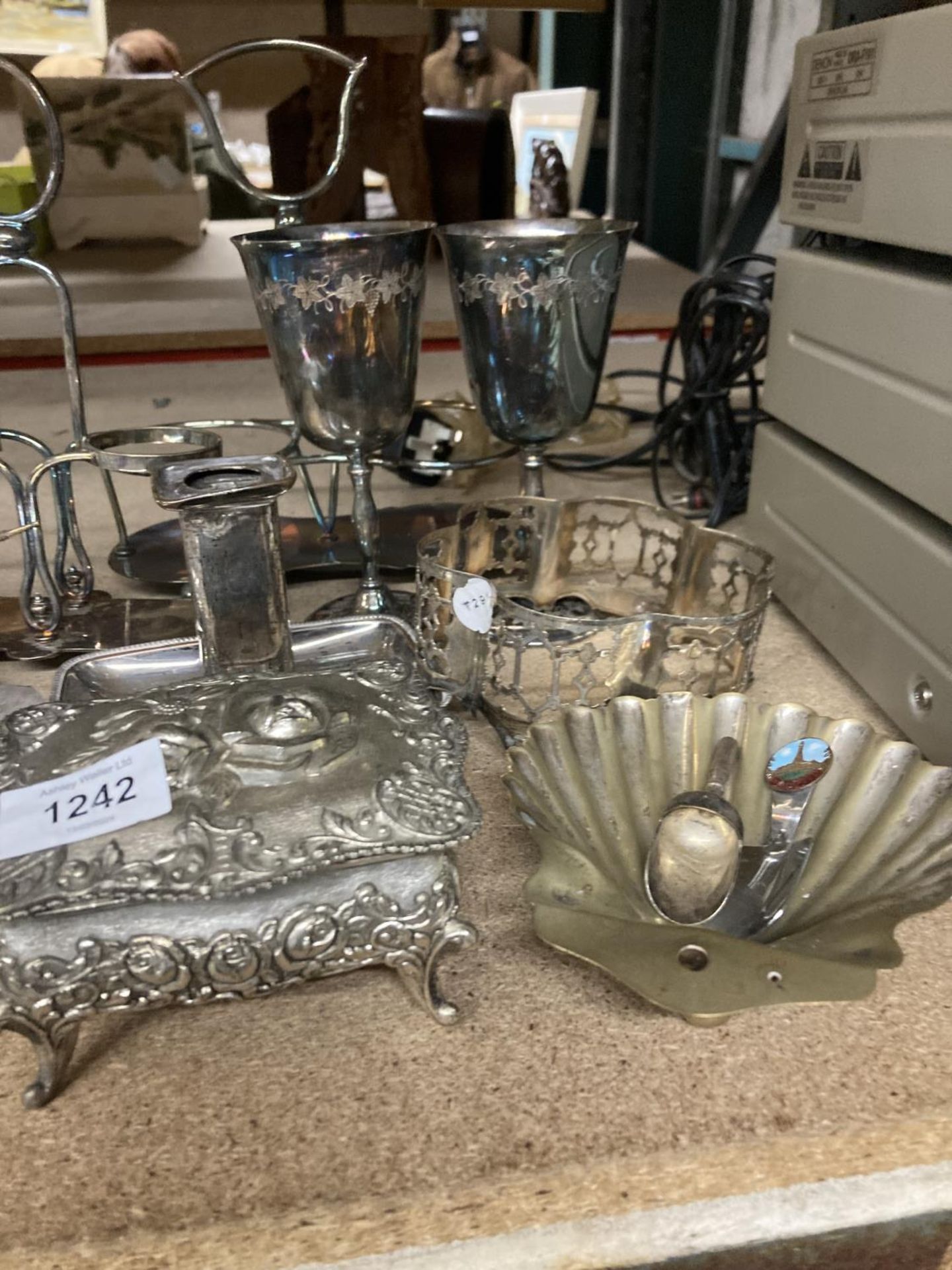 A COLLECTION OF SILVER PLATED ITEMS TO INCLUDE BOTTLE HOLDERS, GOBLETS, A CANDLESTICK, A SHELL DISH, - Image 2 of 3