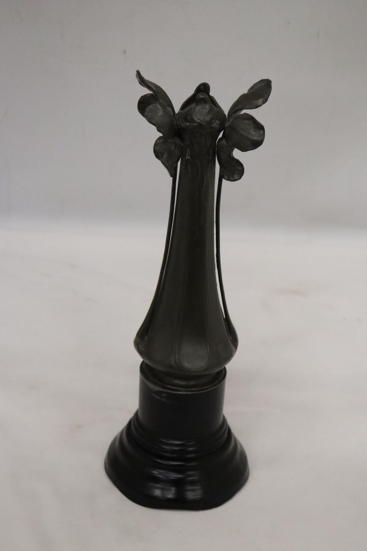 AN IMPERIAL ZINN B & G PEWTER VASE IN AN ART NOUVEAU STYLE