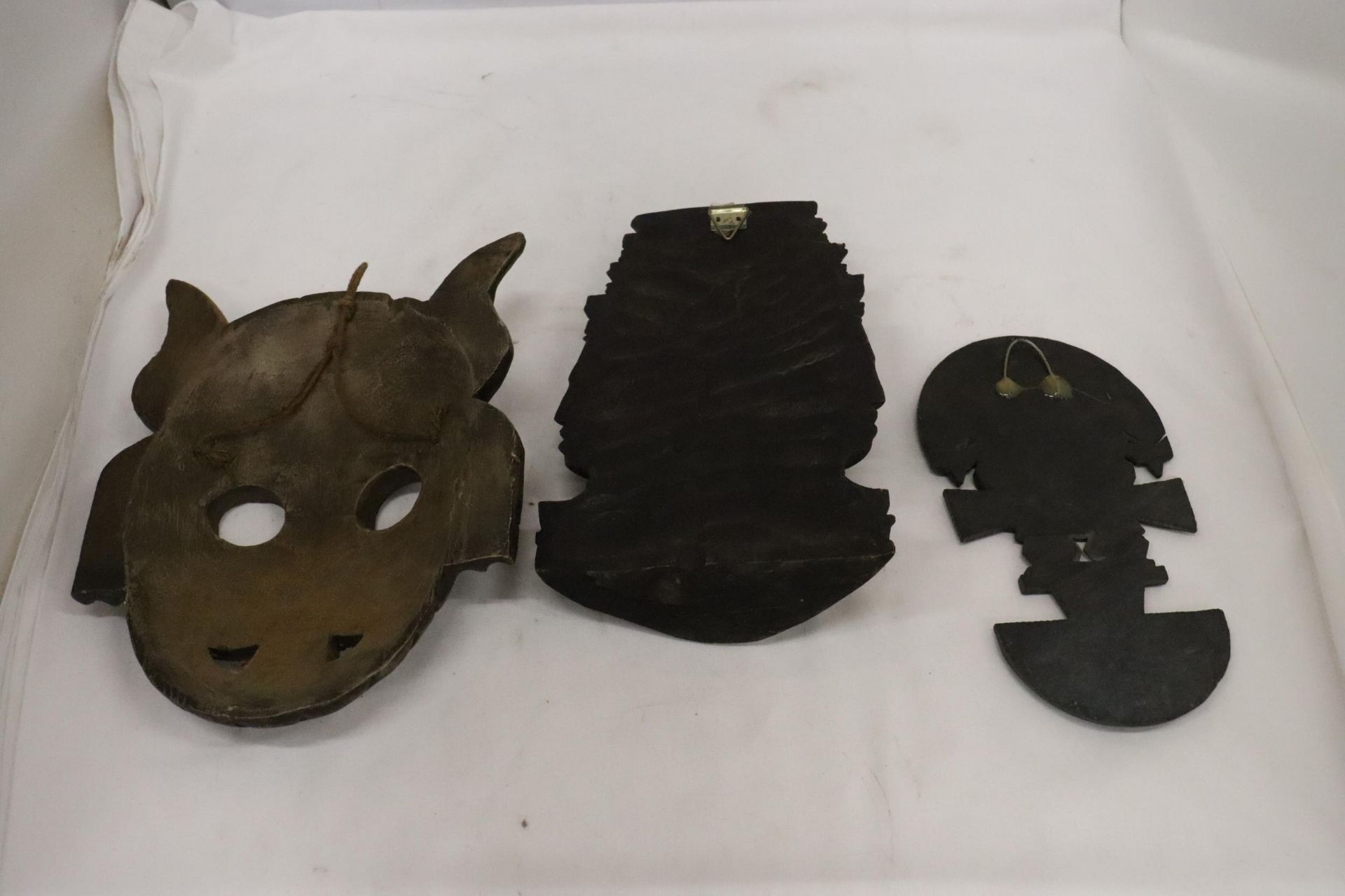 THREE WOODEN CARVED 'TRIBAL STYLE' MASKS - Image 8 of 8