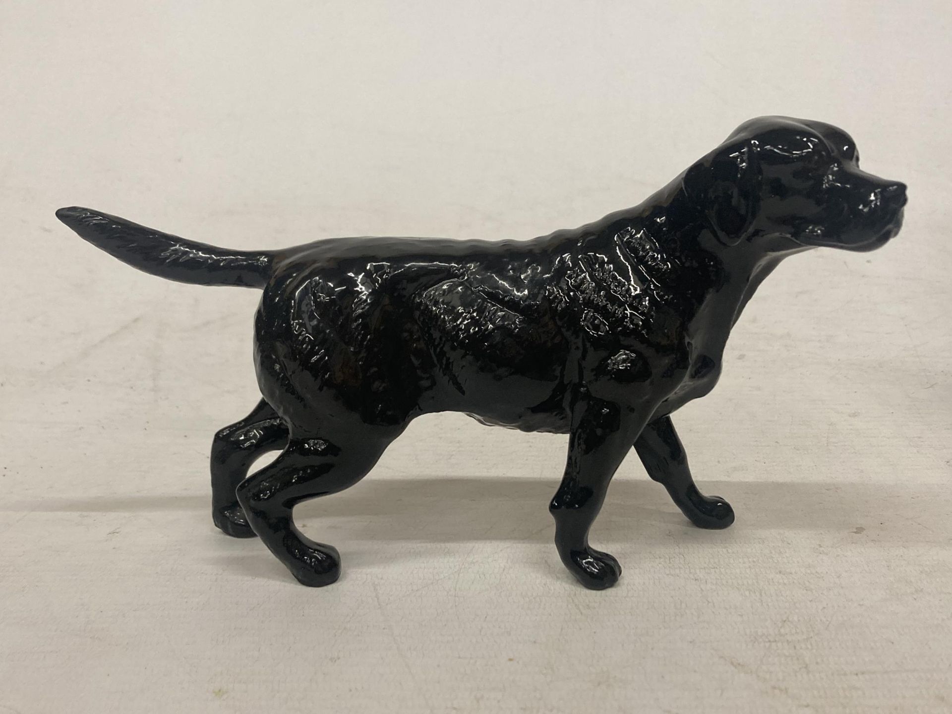 A BESWICK FIGURE OF A BLACK LABRADOR