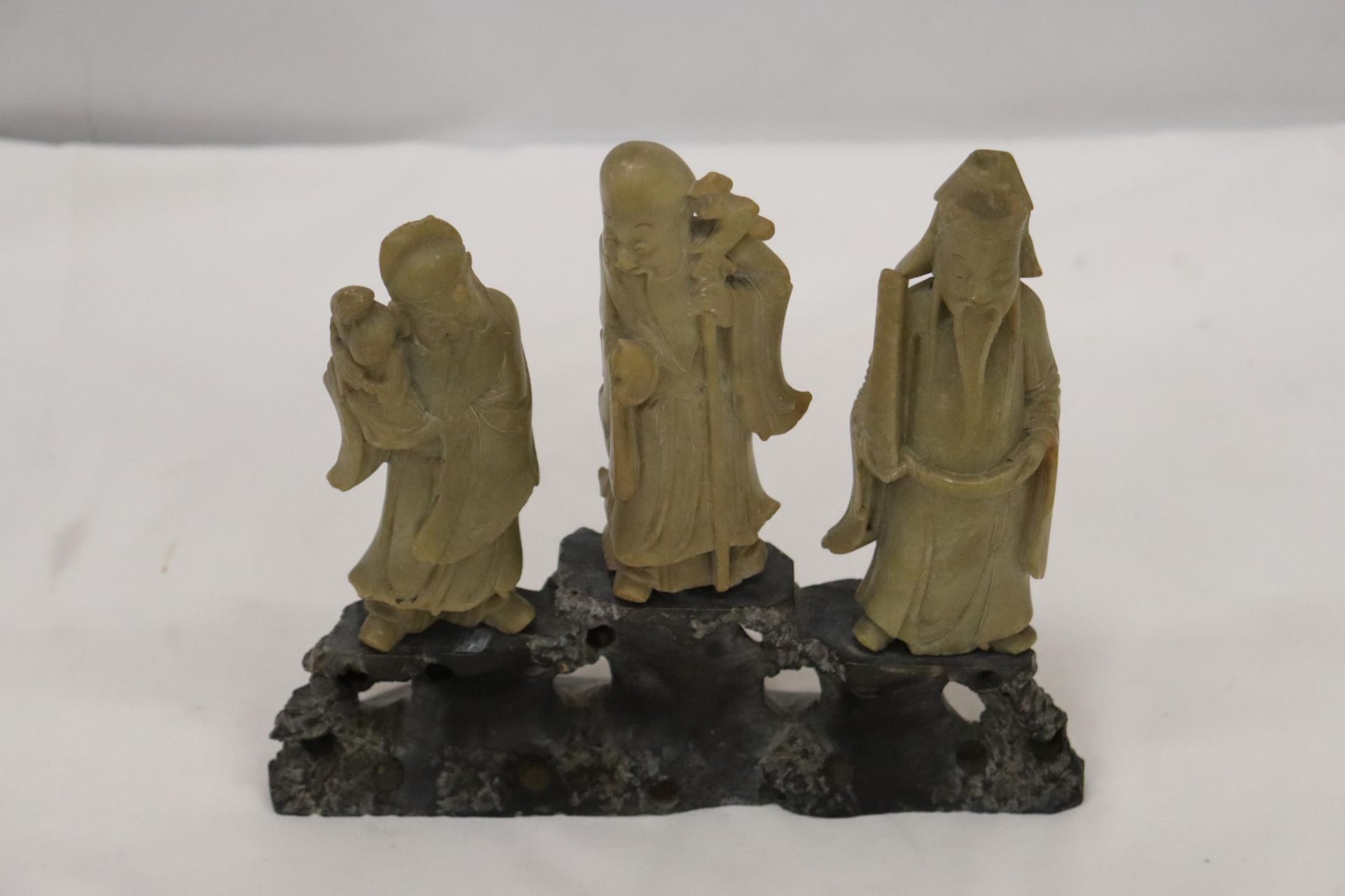 AN ORIENTAL CARVING OF THREE ELDERS ON A PLINTH, HEIGHT 21CM, WIDTH 22CM - Image 2 of 8