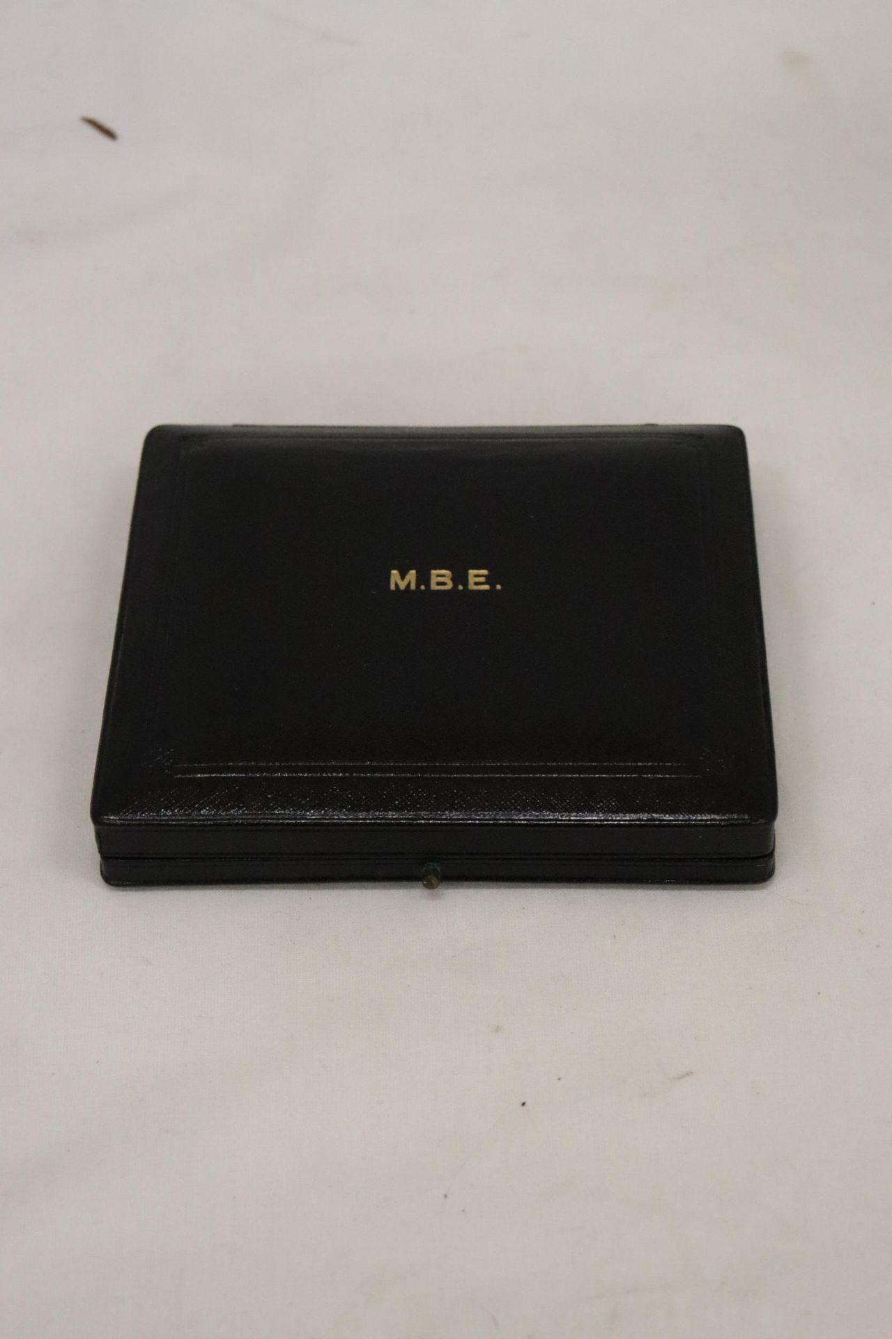 A BOXED LADIES MBE WITH FRAMED PROVENANCE - Image 6 of 10