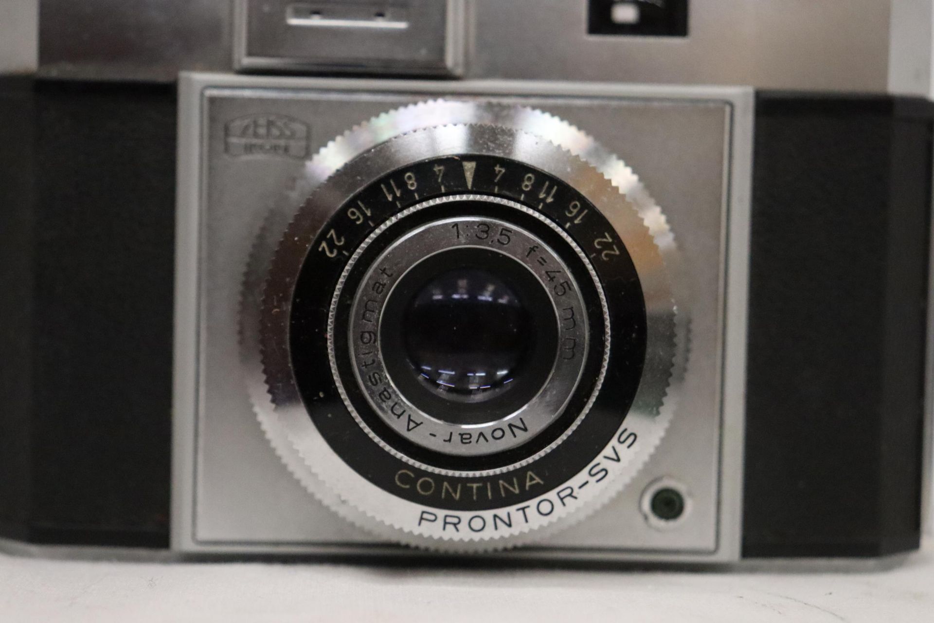 A VINTAGE ZEISS IKON, CONTINA, CAMERA IN A LEATHER CASE, BOXED - Image 7 of 8