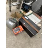 AN ASSORTMENT OF VINTAGE PHOTOGRAPHY EQUIPMENT TO INCLUDE SLIDE VIEWRS AND A PROJECTOR ETC