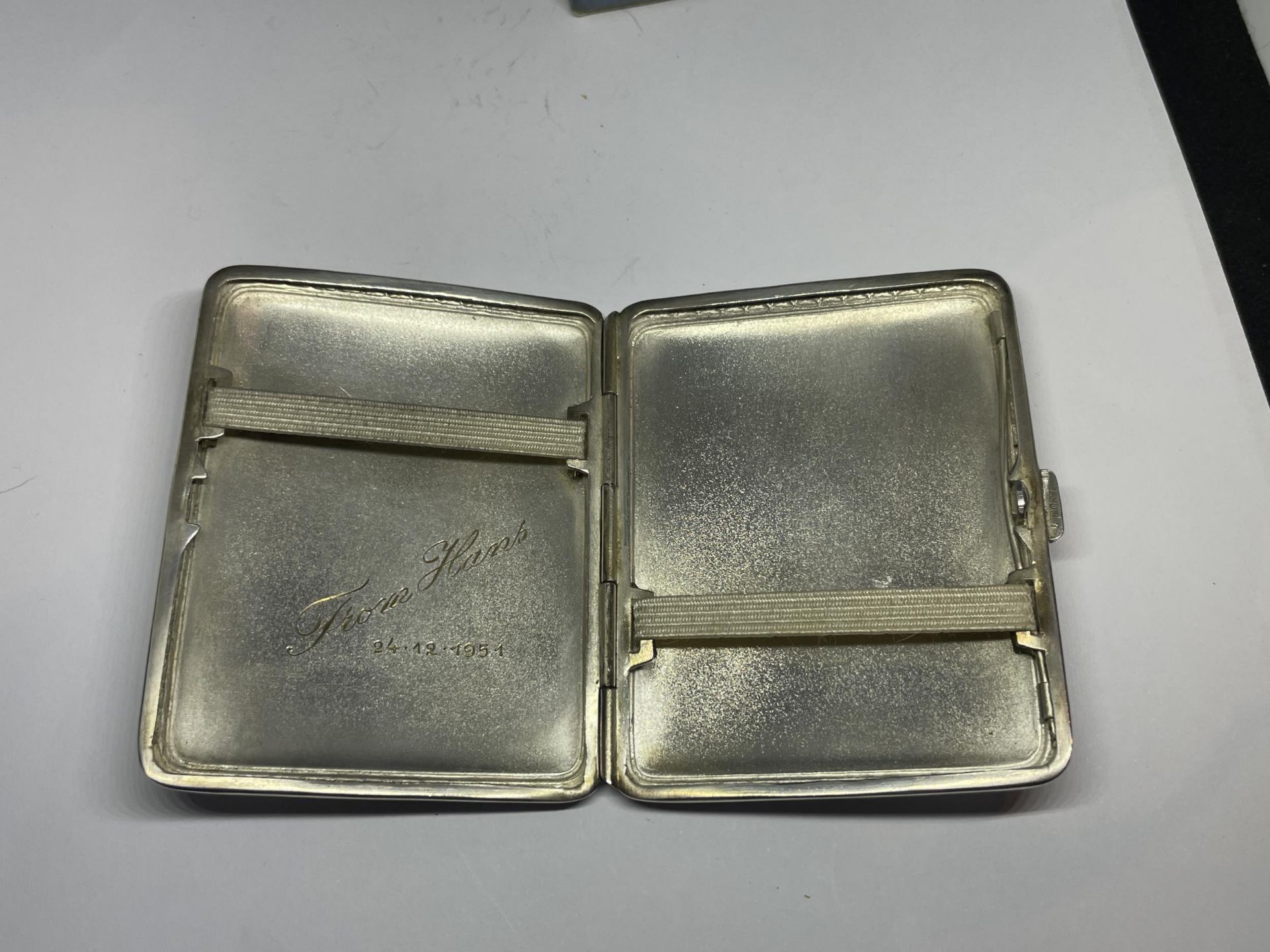 A GERMAN CIGARETTE CASE ENGRAVED MAISIE TO THE FRONT AND FROM HANS 24.12.1951 - Image 3 of 5