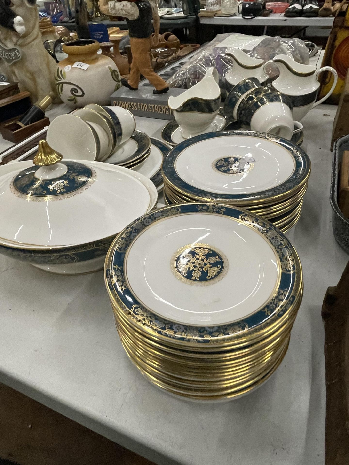 A QUANTITY OF ROYAL DOULTON 'CARLYLE' DINNERWARE TO INCLUDE A SERVING TUREEN, SAUCE BOAT AND SAUCER, - Image 2 of 6