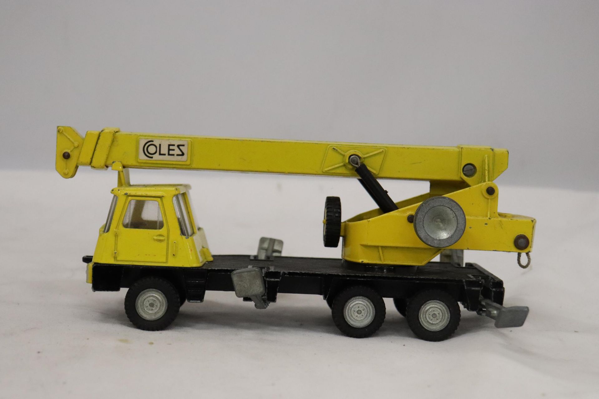 A COLES HYDRA TRUCK 150T MADE BY DINKY TOYS