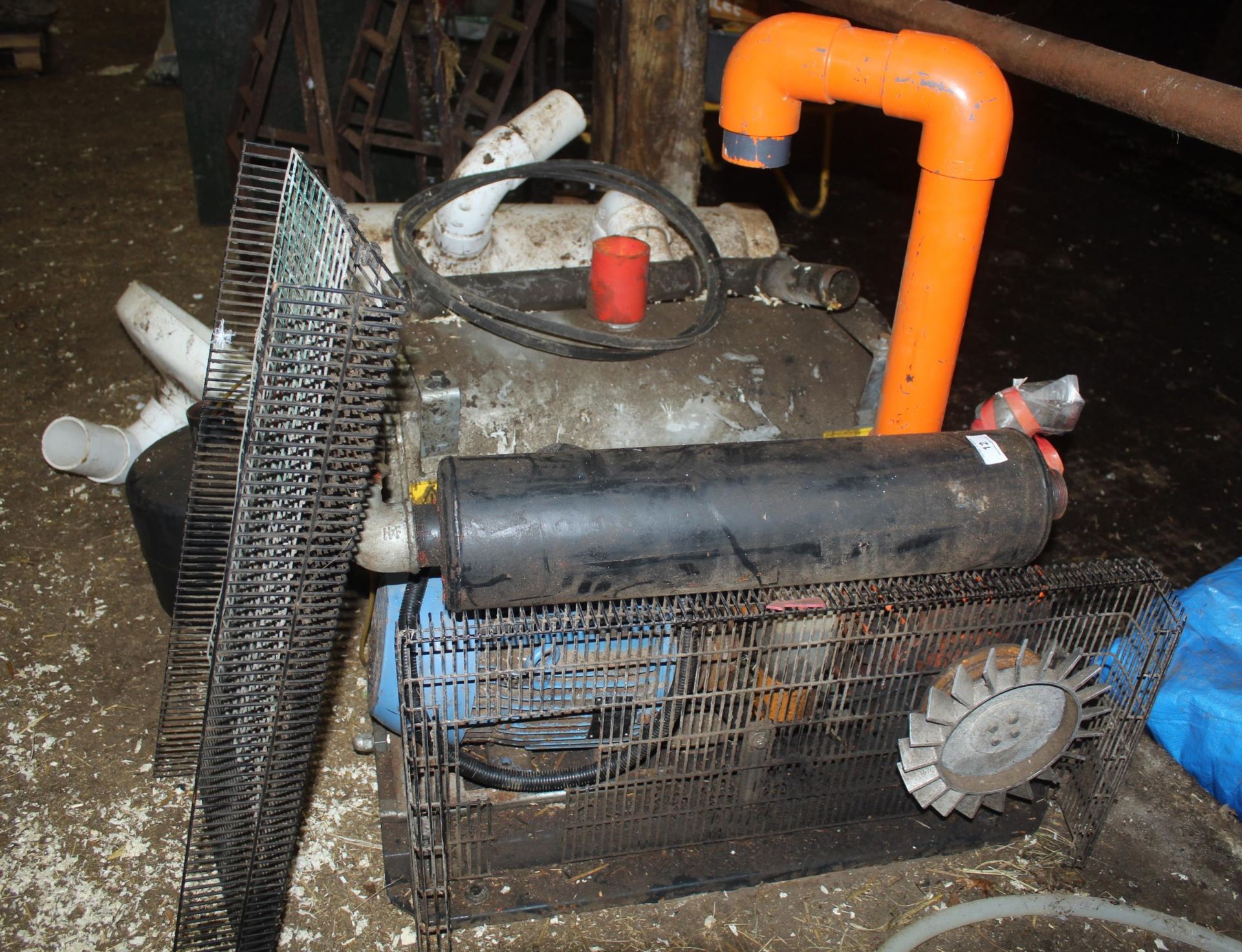 VACUUM PUMP WITH PHASE MOTOR WITH RECEPTION TANKS + VAT - Image 2 of 5