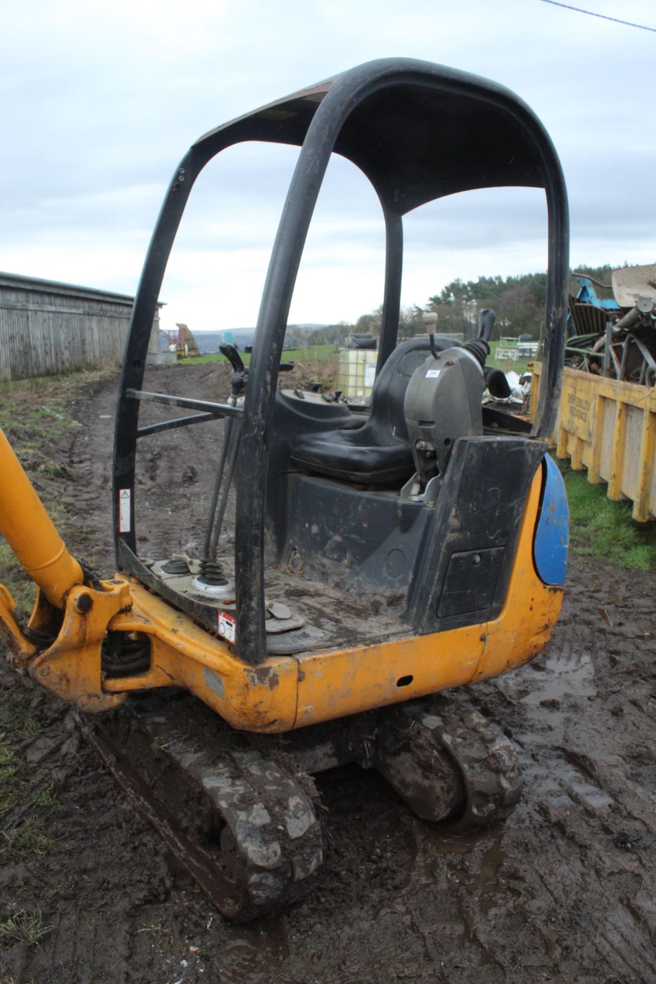 2007 JCB 1.4T EXCAVATOR WITH 3 BUCKETS SERIAL NO. JCB 09014H71283352 PRODUCT NO. 1283352 COMPLETE - Image 4 of 8