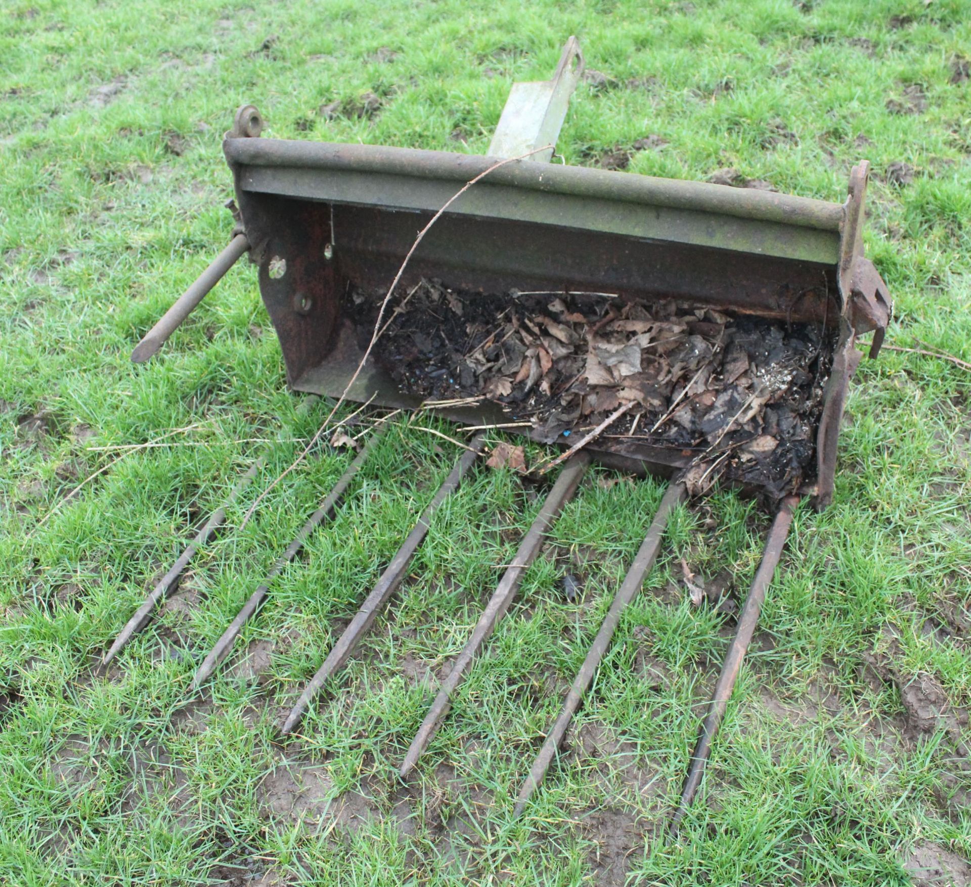 MIL MANURE FORK + VAT