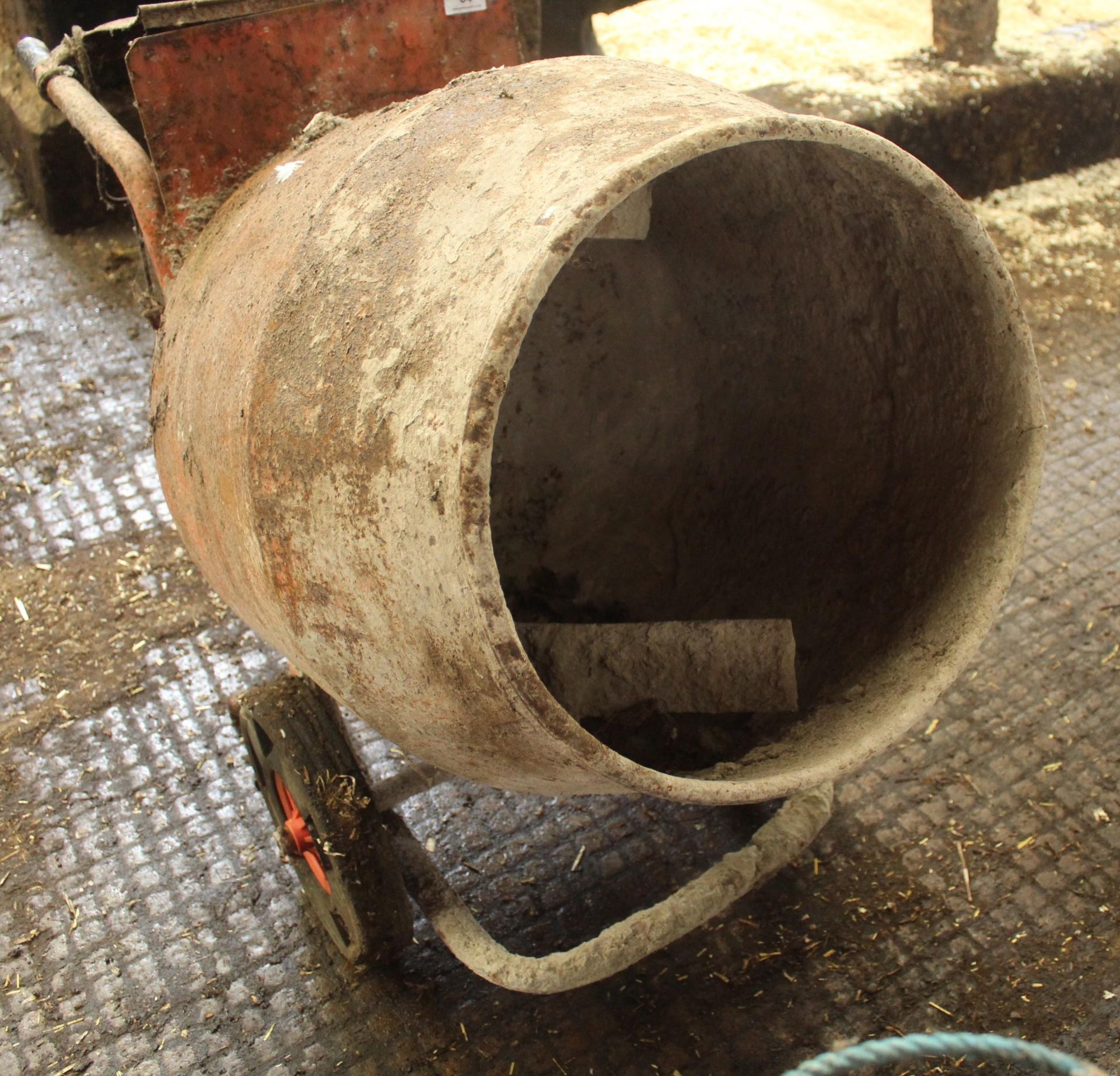PETROL CEMENT MIXER BELLE WITH B & S PETROL + VAT - Image 4 of 4