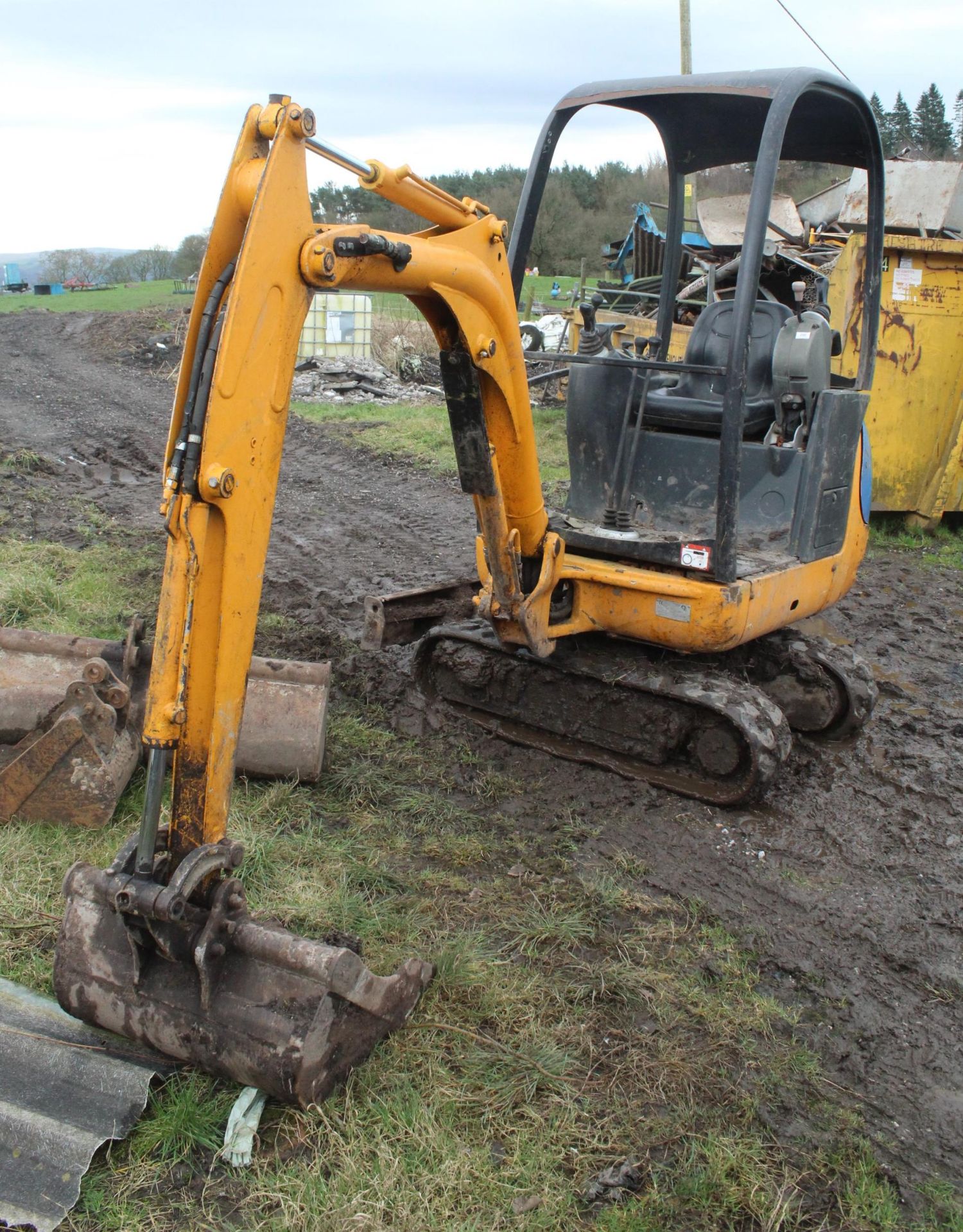 2007 JCB 1.4T EXCAVATOR WITH 3 BUCKETS SERIAL NO. JCB 09014H71283352 PRODUCT NO. 1283352 COMPLETE - Image 2 of 8
