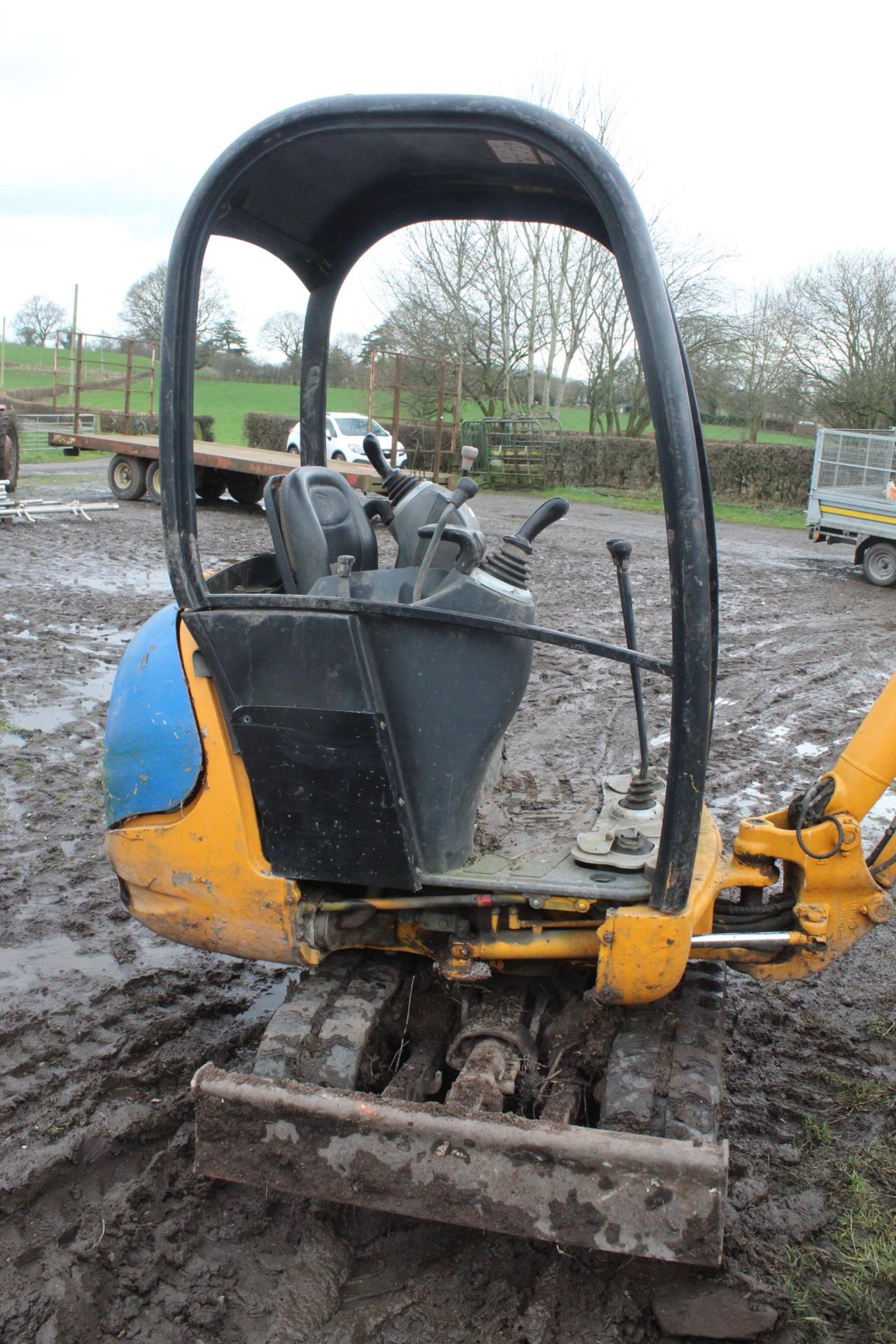 2007 JCB 1.4T EXCAVATOR WITH 3 BUCKETS SERIAL NO. JCB 09014H71283352 PRODUCT NO. 1283352 COMPLETE - Image 5 of 8