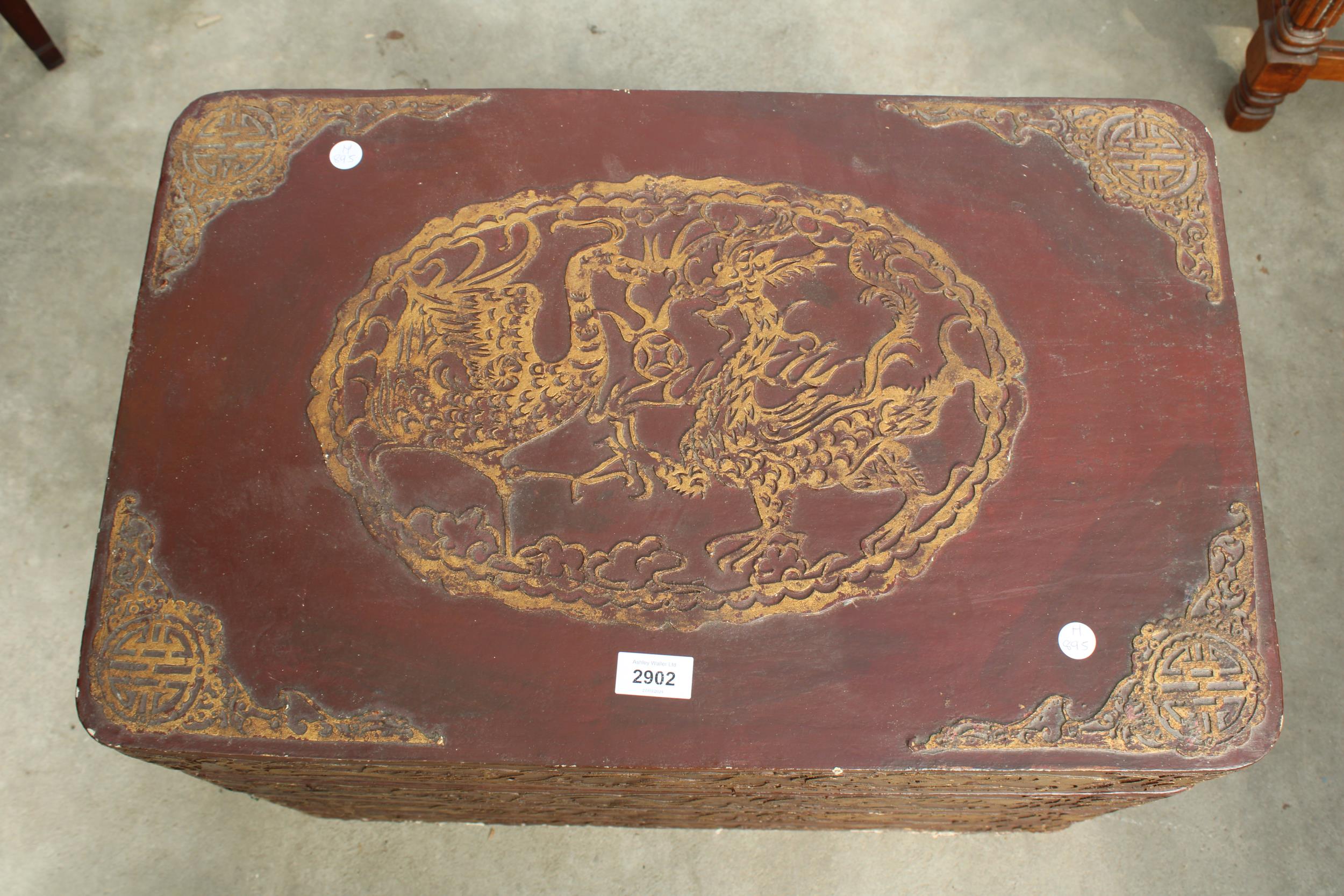 AN ORIENTAL FOUR DIVISION STACKING STORAGE BOXES WITH RAISED GILT DECORATION 24" X 15" AND 16" HIGH - Image 3 of 6