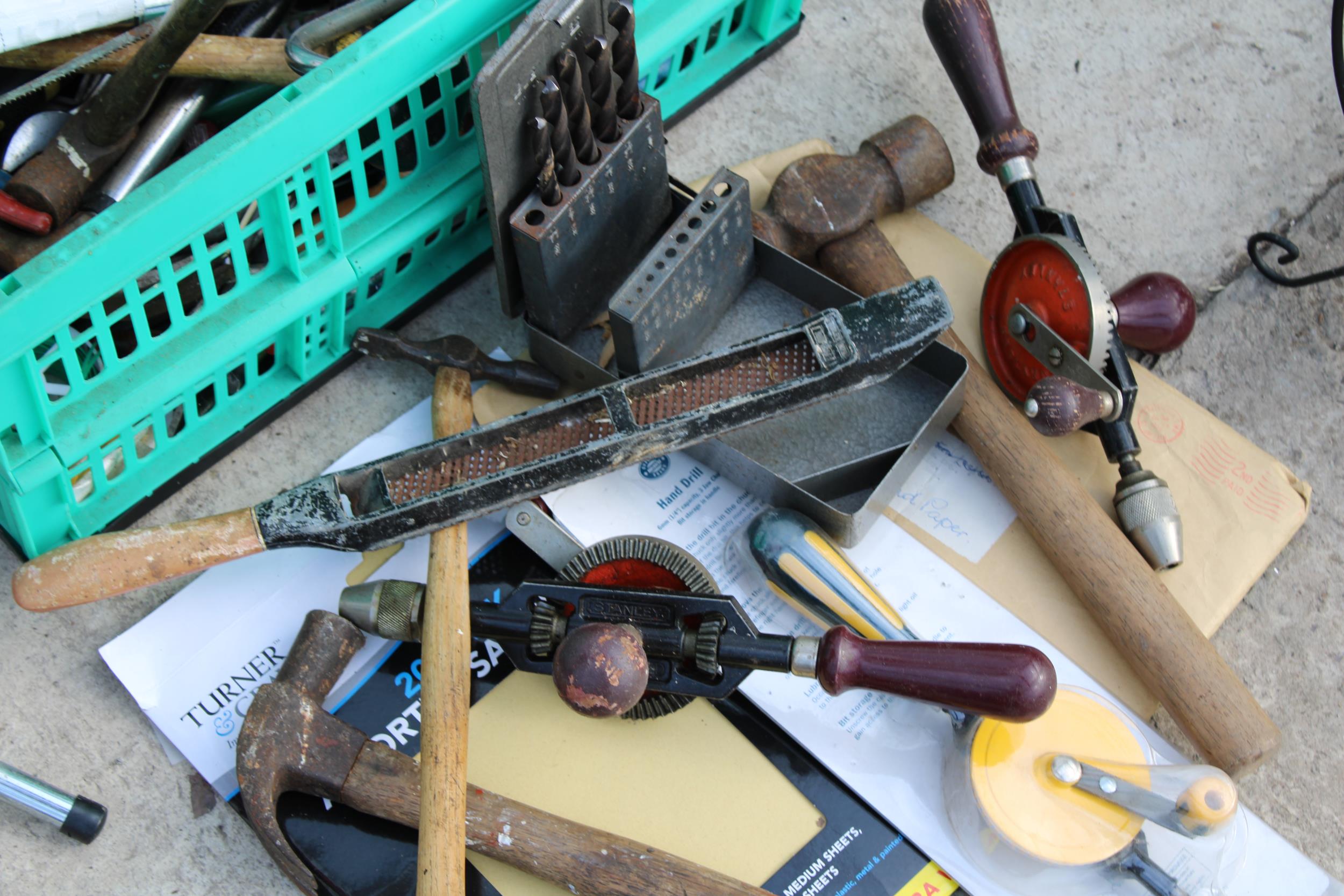 AN ASSORTMENT OF HAND TOOLS TO INCLUDE PLIERS, BRACE DRILLS AND SPANNERS ETC - Image 3 of 3