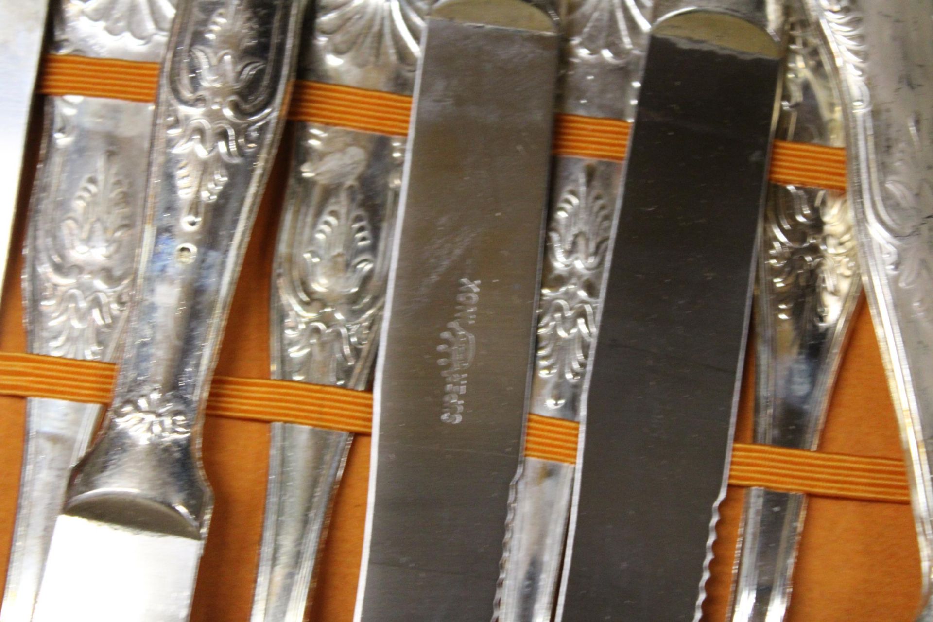 A BOXED VINTAGE SET OF SUPER INOX CUTLERY - Image 2 of 2