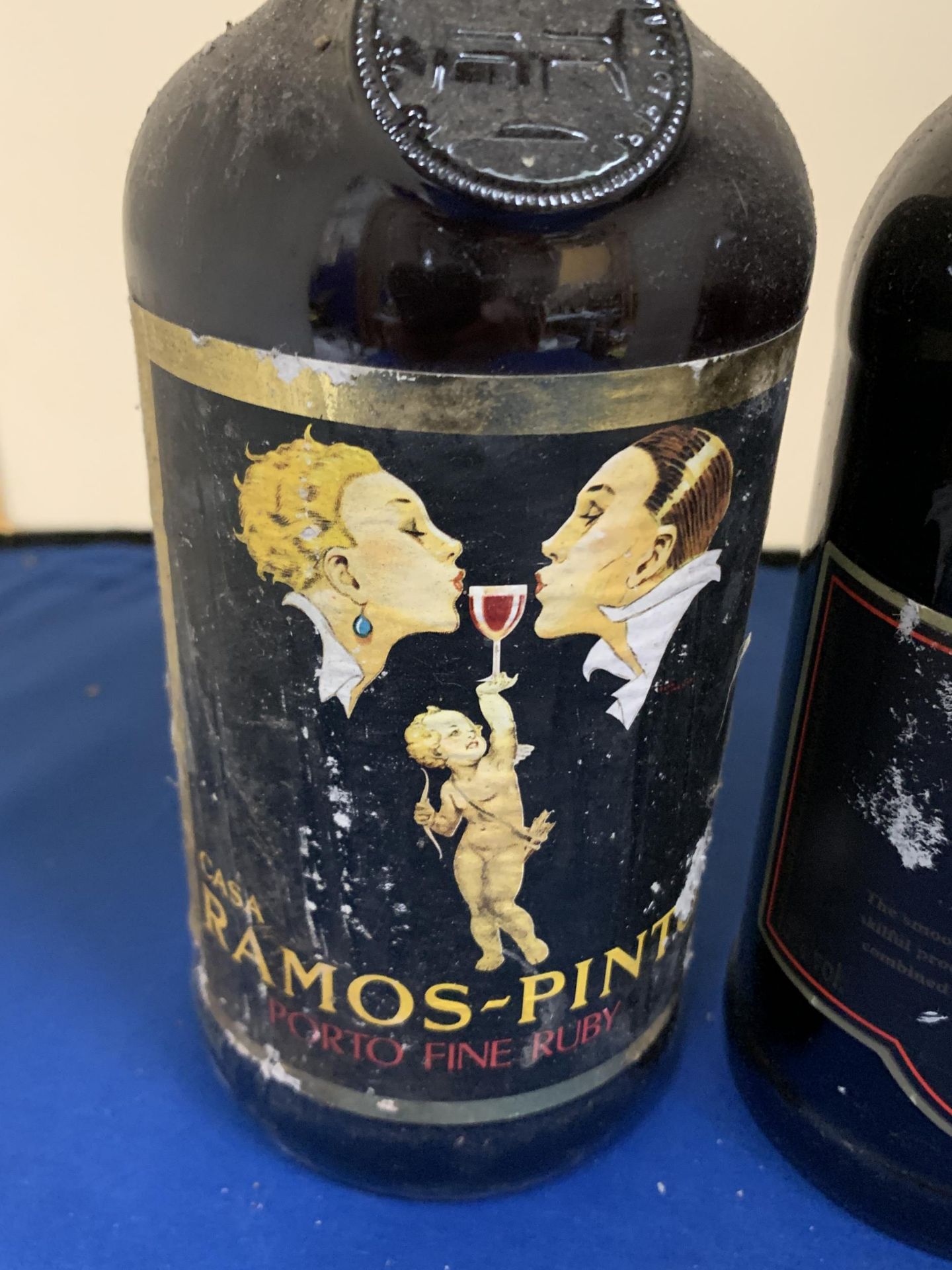 TWO BOTTLES TO INCLUDE A CASA RAMOS PINTO PORTO FINE RUBY AND A QC CREAM SHERRY - Bild 2 aus 4